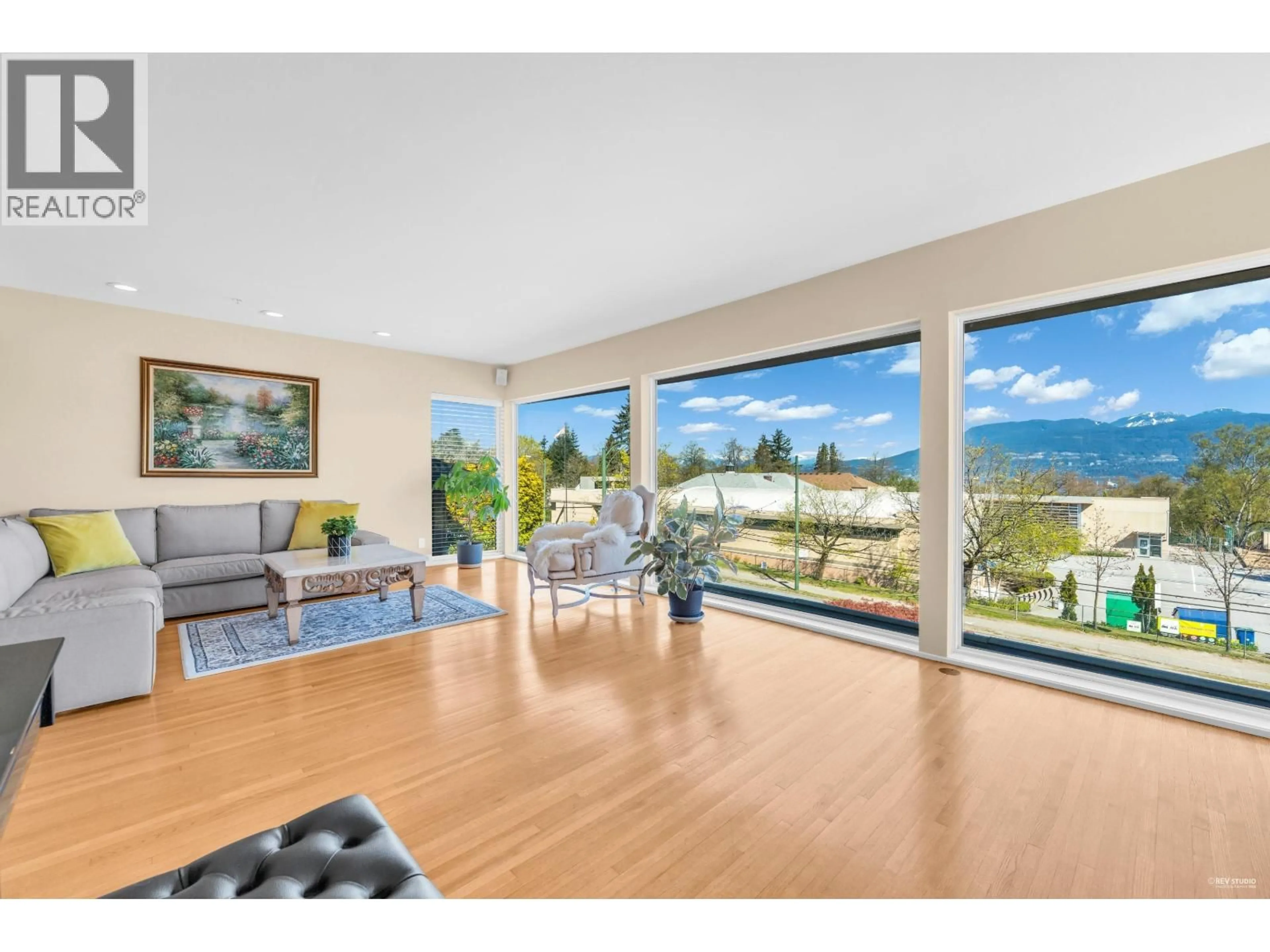 A pic of a room for 4060 W 10TH AVENUE, Vancouver British Columbia V6R2H1