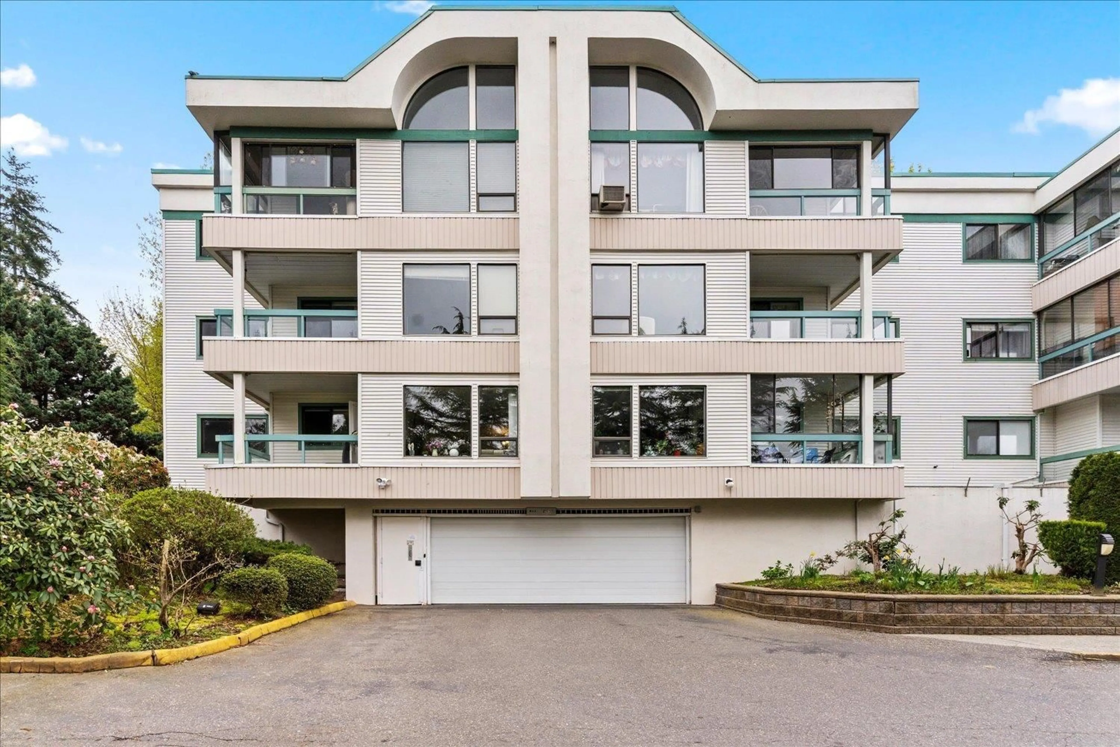 A pic from outside/outdoor area/front of a property/back of a property/a pic from drone, building for 114 - 33030 GEORGE FERGUSON, Abbotsford British Columbia V2S6Y2