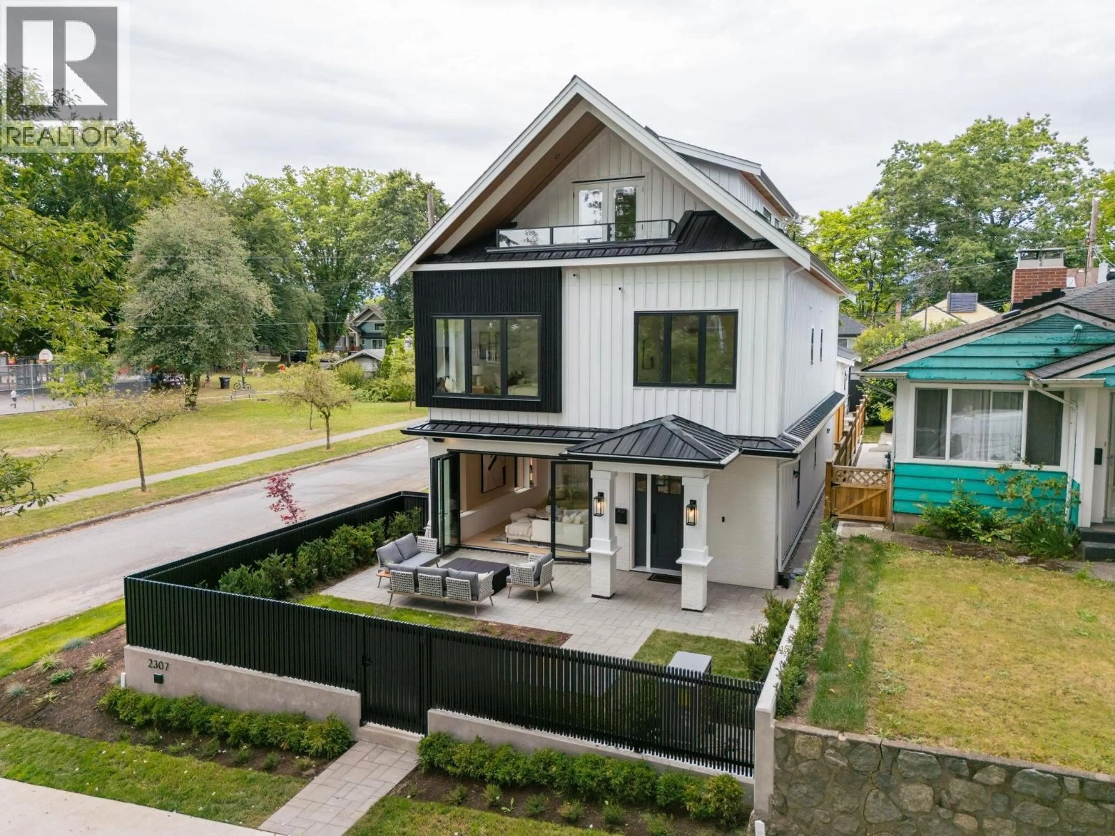 Unknown for 2307 3RD AVENUE, Vancouver British Columbia V5N4W7