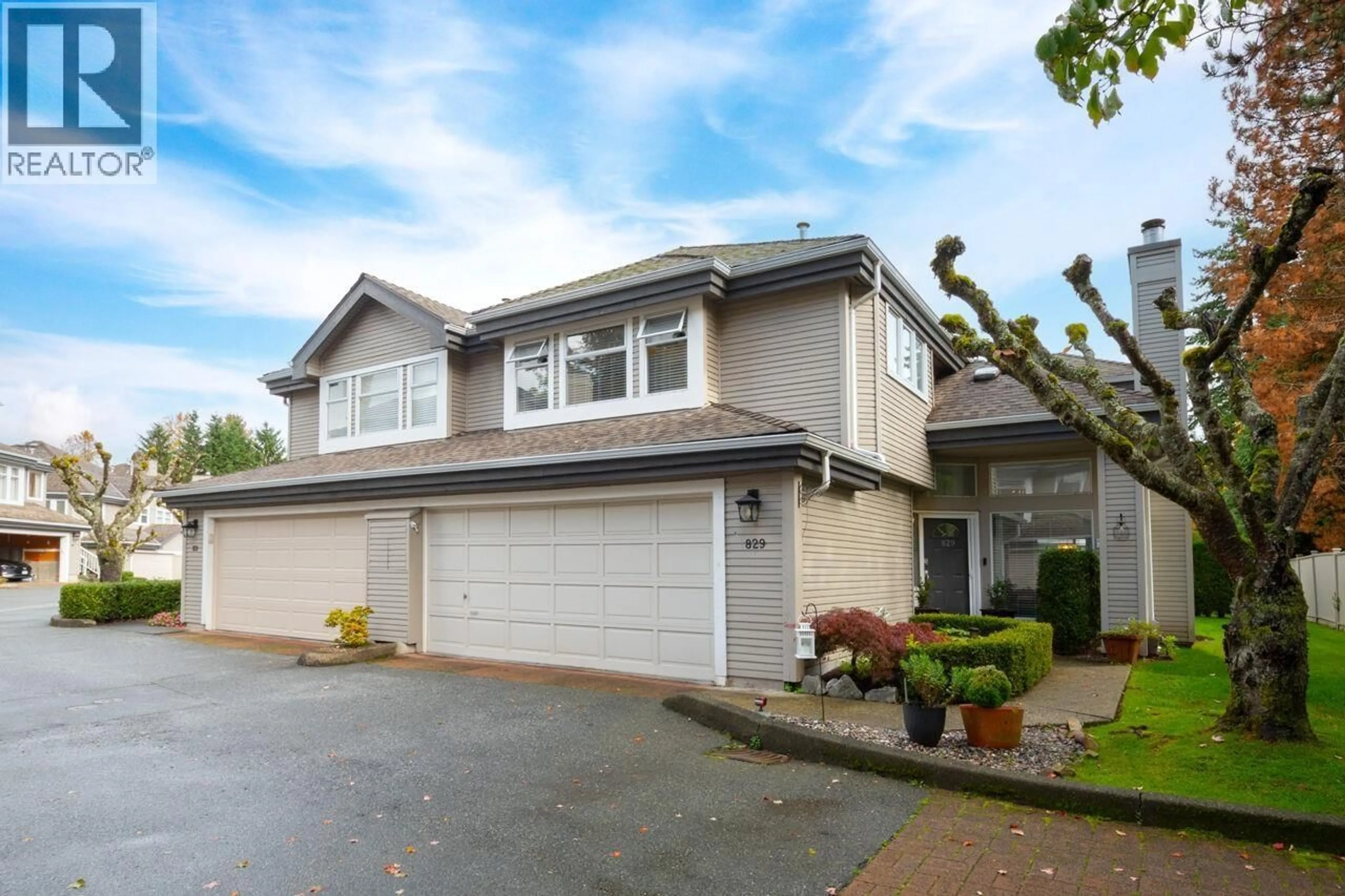 Home with vinyl exterior material, street for 829 ROCHE POINT DRIVE, North Vancouver British Columbia V7H2W4