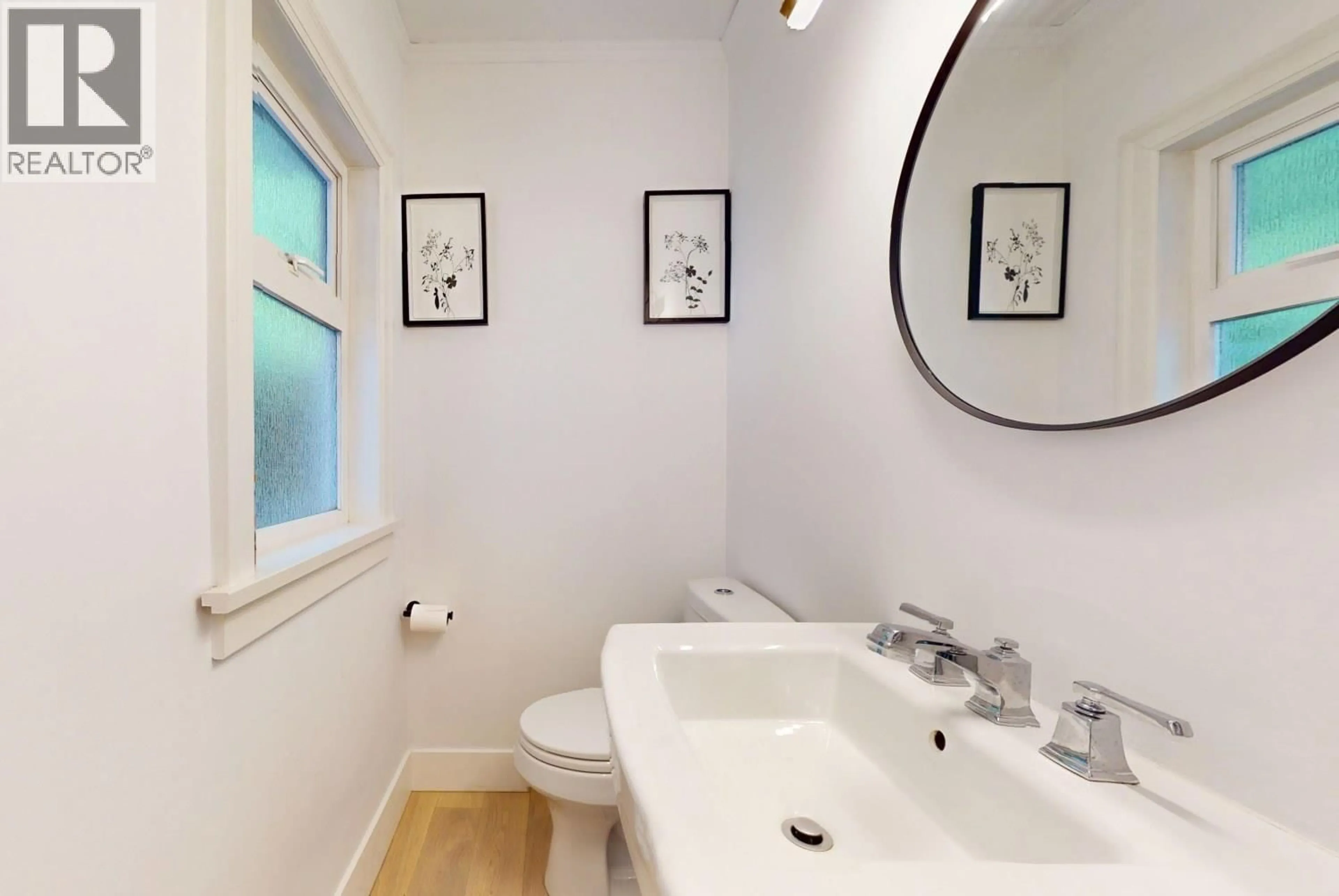 Contemporary bathroom, ceramic/tile floor for 3161 43RD AVENUE, Vancouver British Columbia V6N3J4