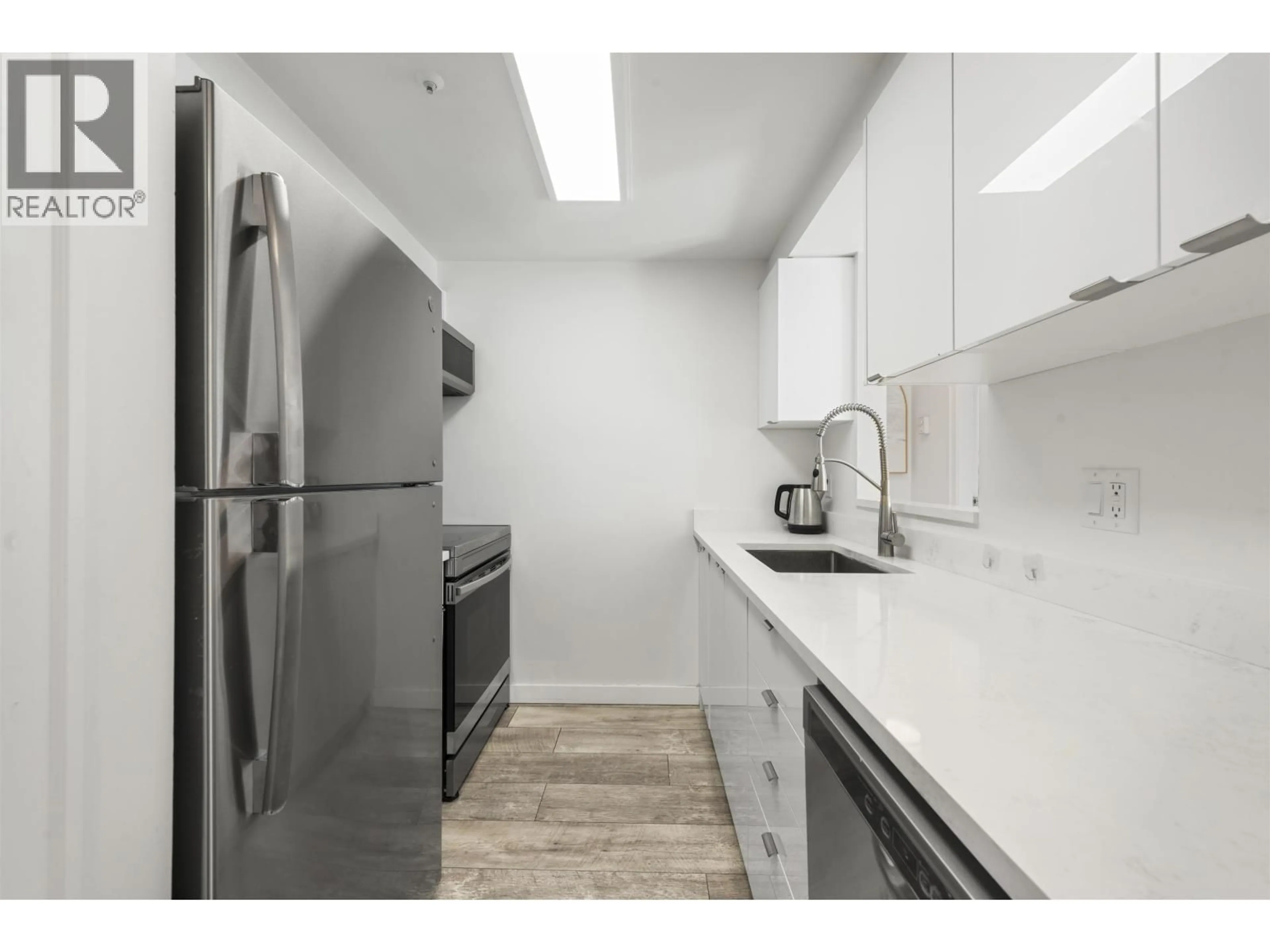 Standard kitchen, unknown for 1401 - 811 HELMCKEN STREET, Vancouver British Columbia V6Z1B1