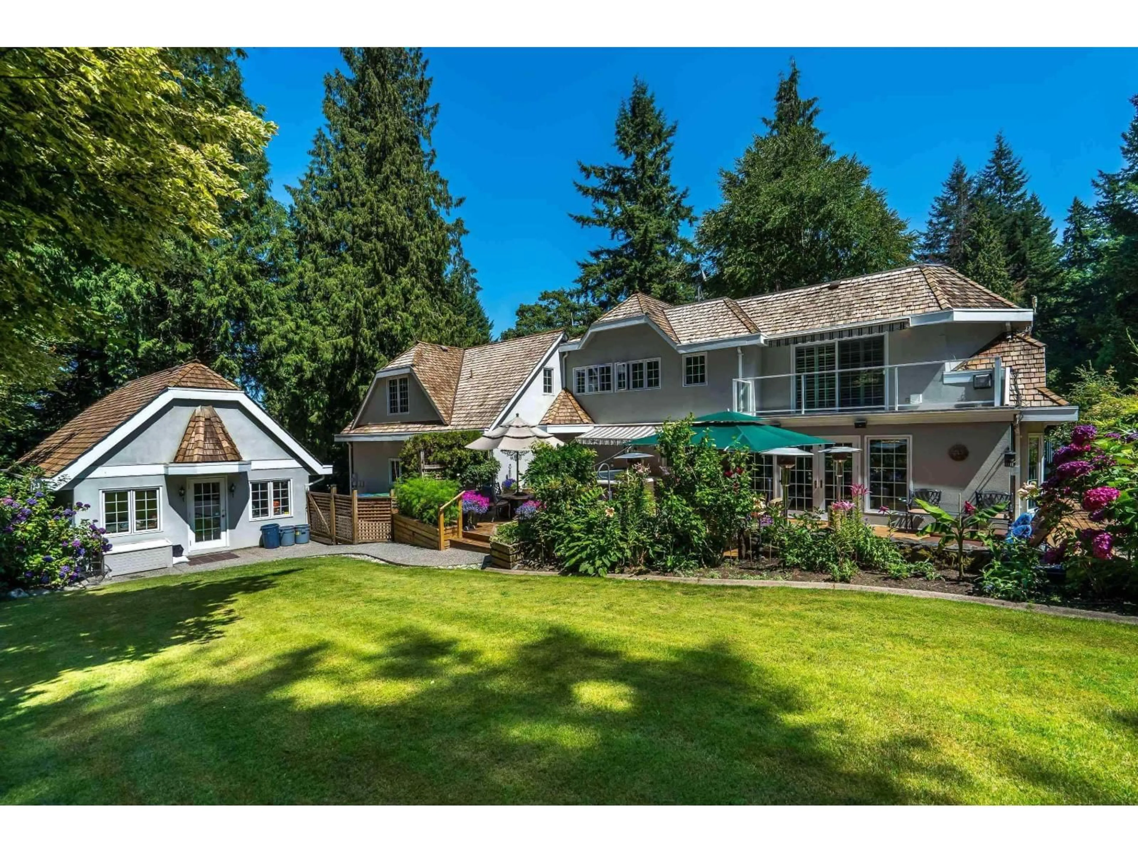 A pic from outside/outdoor area/front of a property/back of a property/a pic from drone, mountain view for 14042 28, Surrey British Columbia V4P2C8