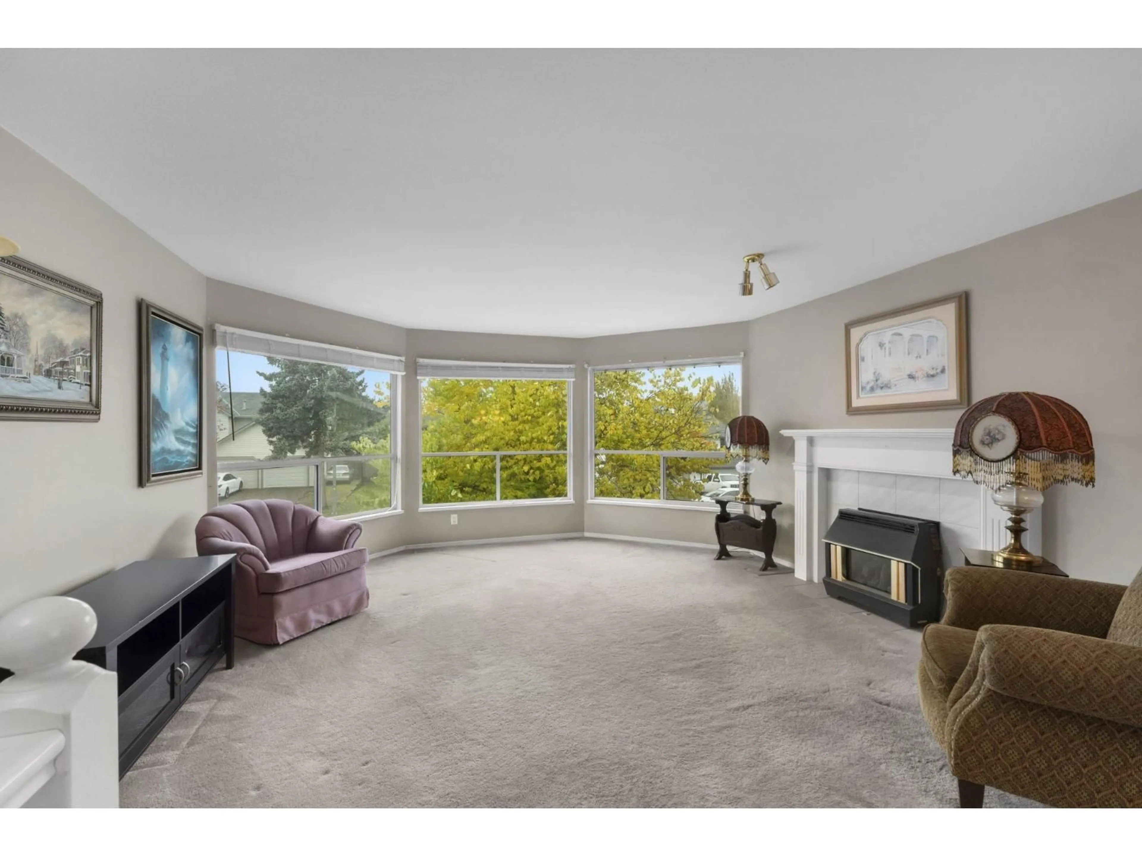 Living room with furniture, unknown for 8260 KUDO, Mission British Columbia V2V6T4