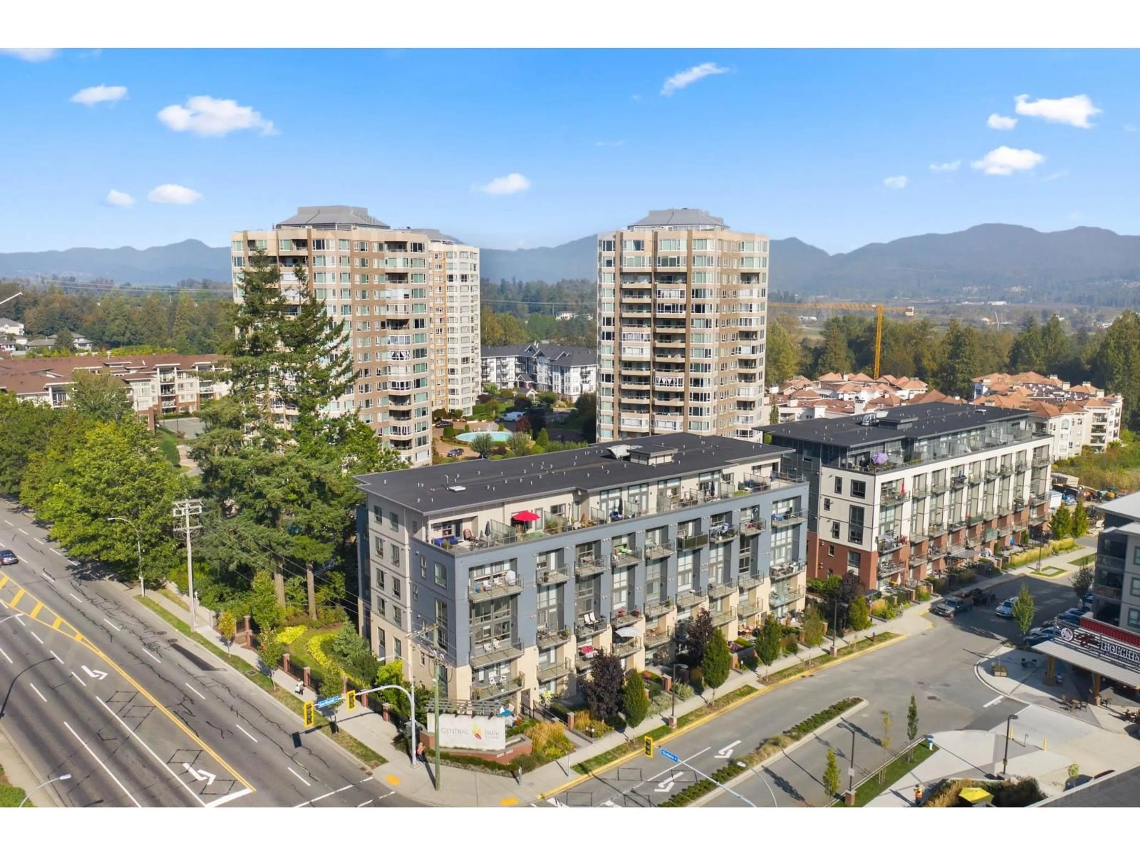 A pic from outside/outdoor area/front of a property/back of a property/a pic from drone, mountain view for 314 - 3090 GLADWIN, Abbotsford British Columbia V2T0G2