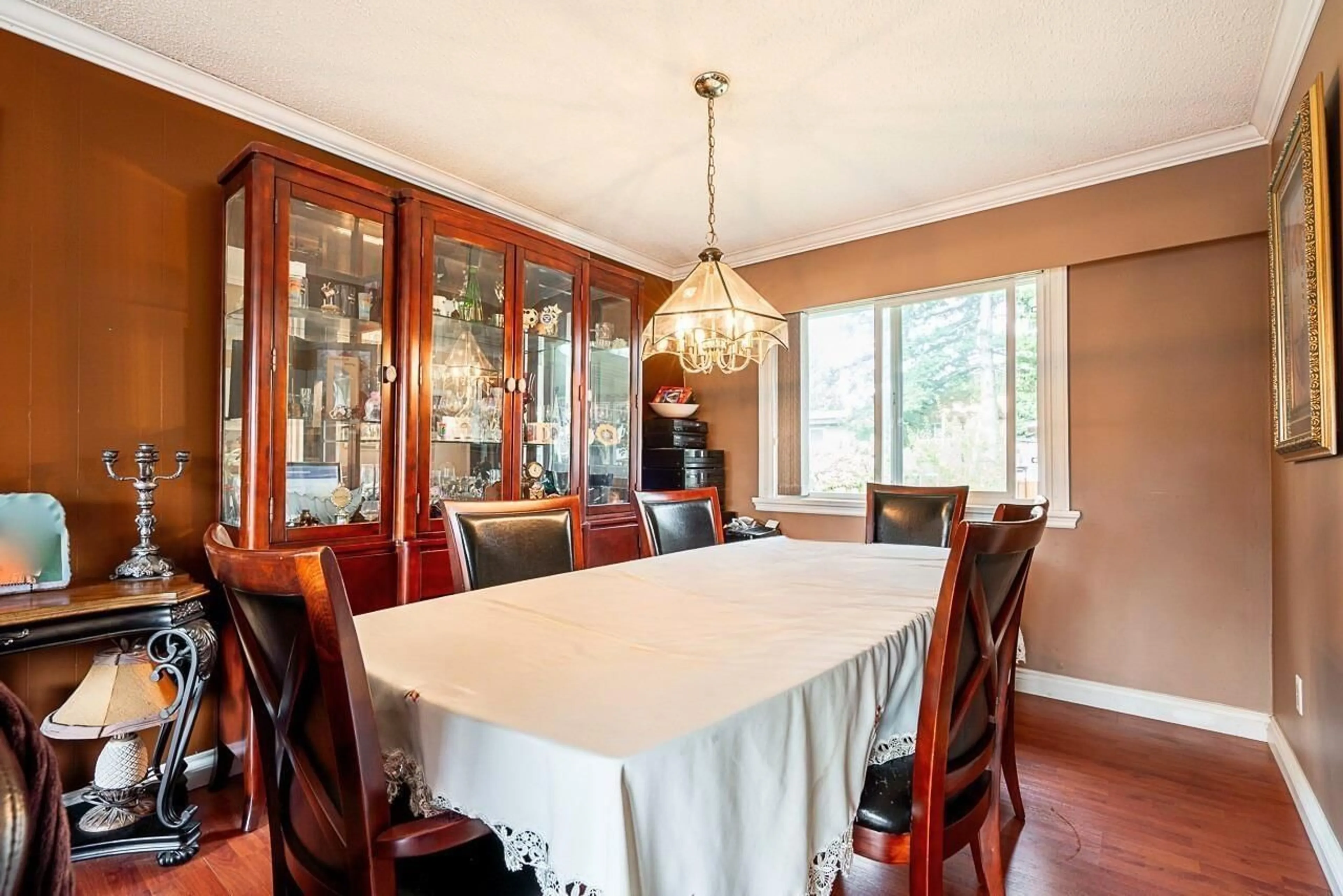 Dining room, wood/laminate floor for 11707 82B, Delta British Columbia V4C2E8