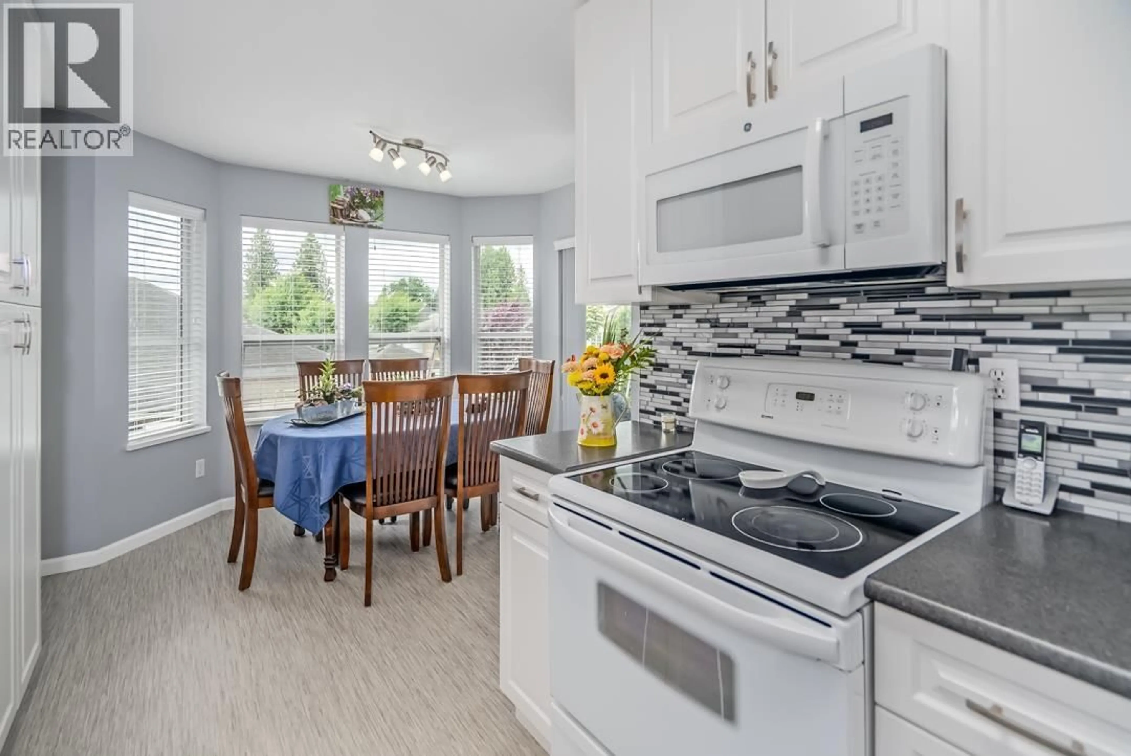 Open concept kitchen, ceramic/tile floor for 12 - 20554 118 AVENUE, Maple Ridge British Columbia V2X0S3