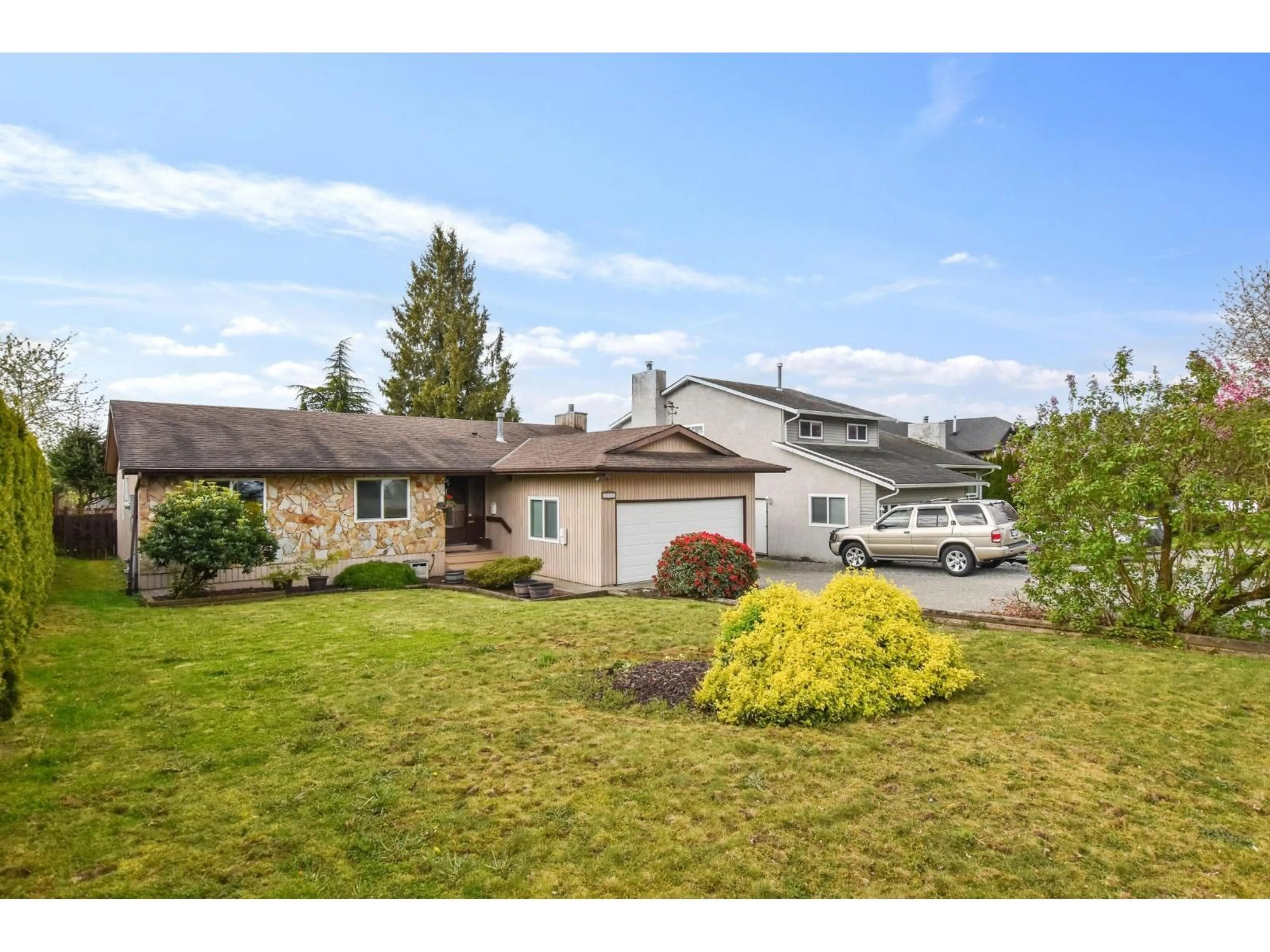 A pic from outside/outdoor area/front of a property/back of a property/a pic from drone, street for 32438 BADGER, Mission British Columbia V2V5S6