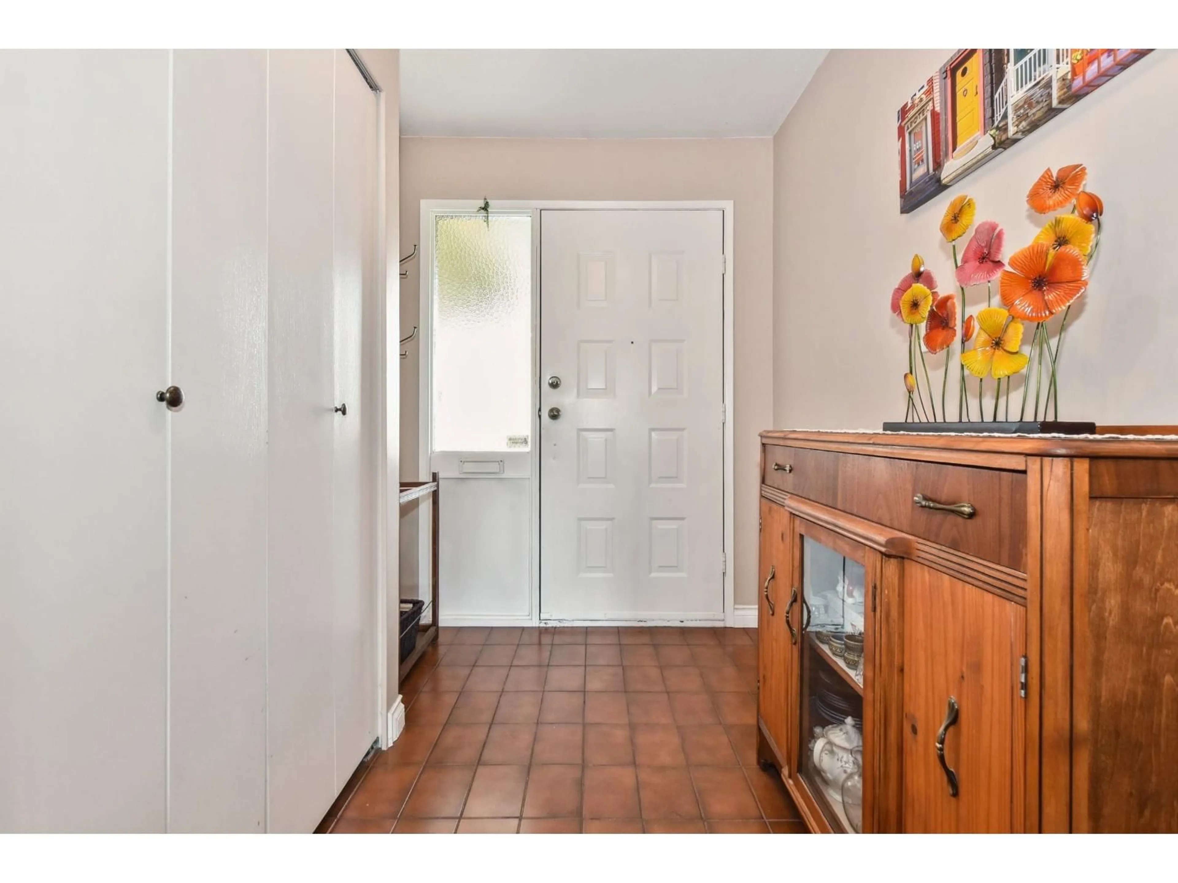 Indoor entryway for 32438 BADGER, Mission British Columbia V2V5S6