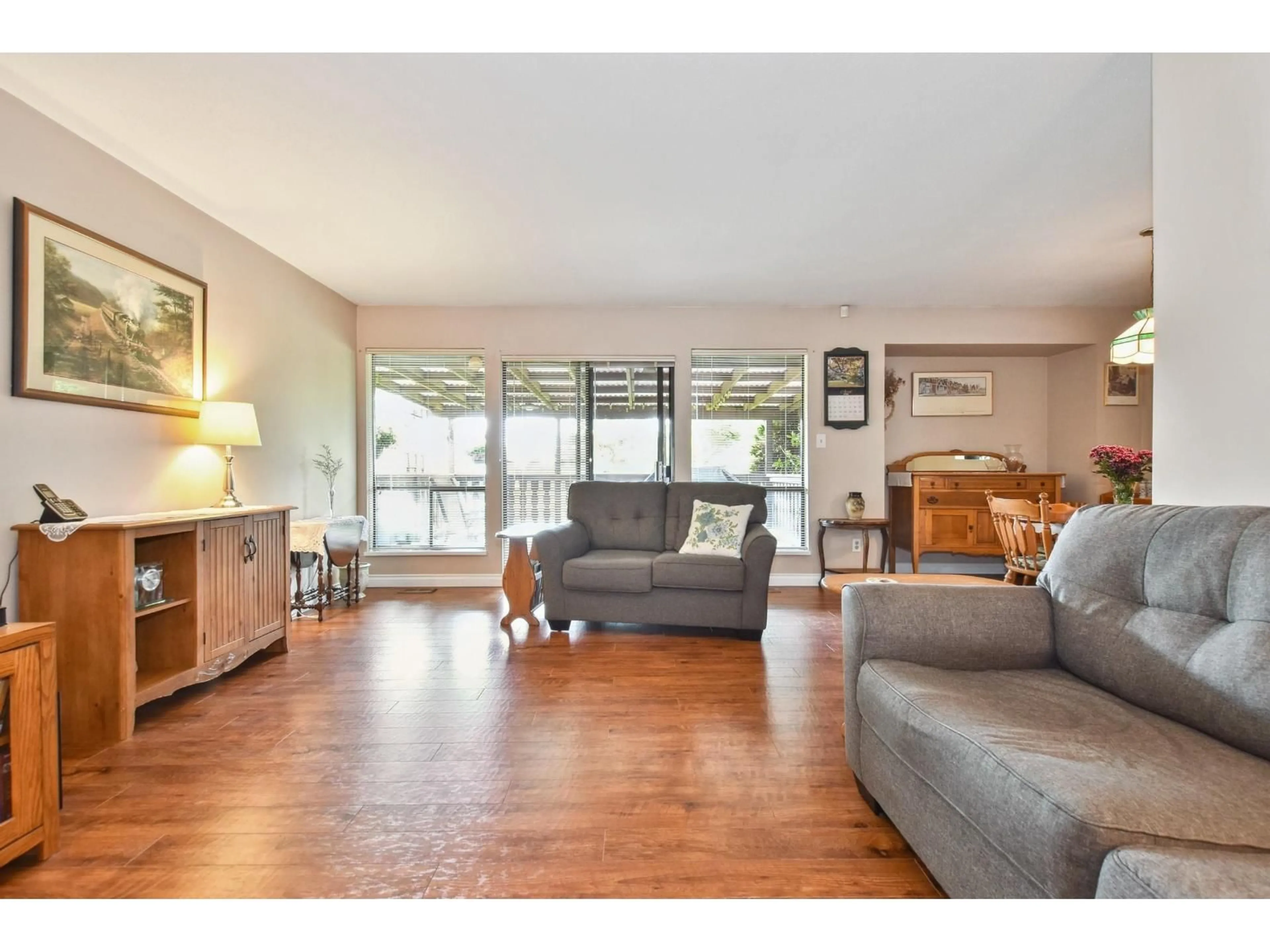 Living room with furniture, wood/laminate floor for 32438 BADGER, Mission British Columbia V2V5S6