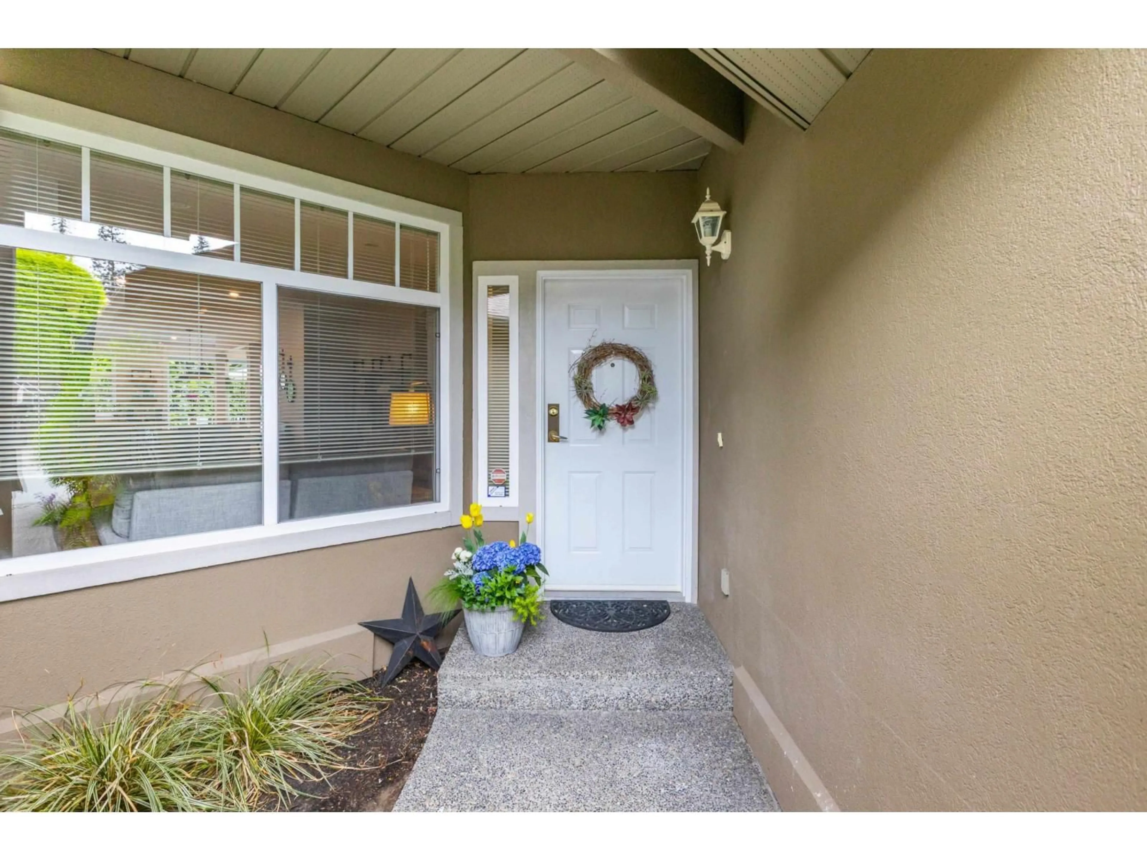 Indoor entryway for 12 - 15151 26, Surrey British Columbia V4P2Z8