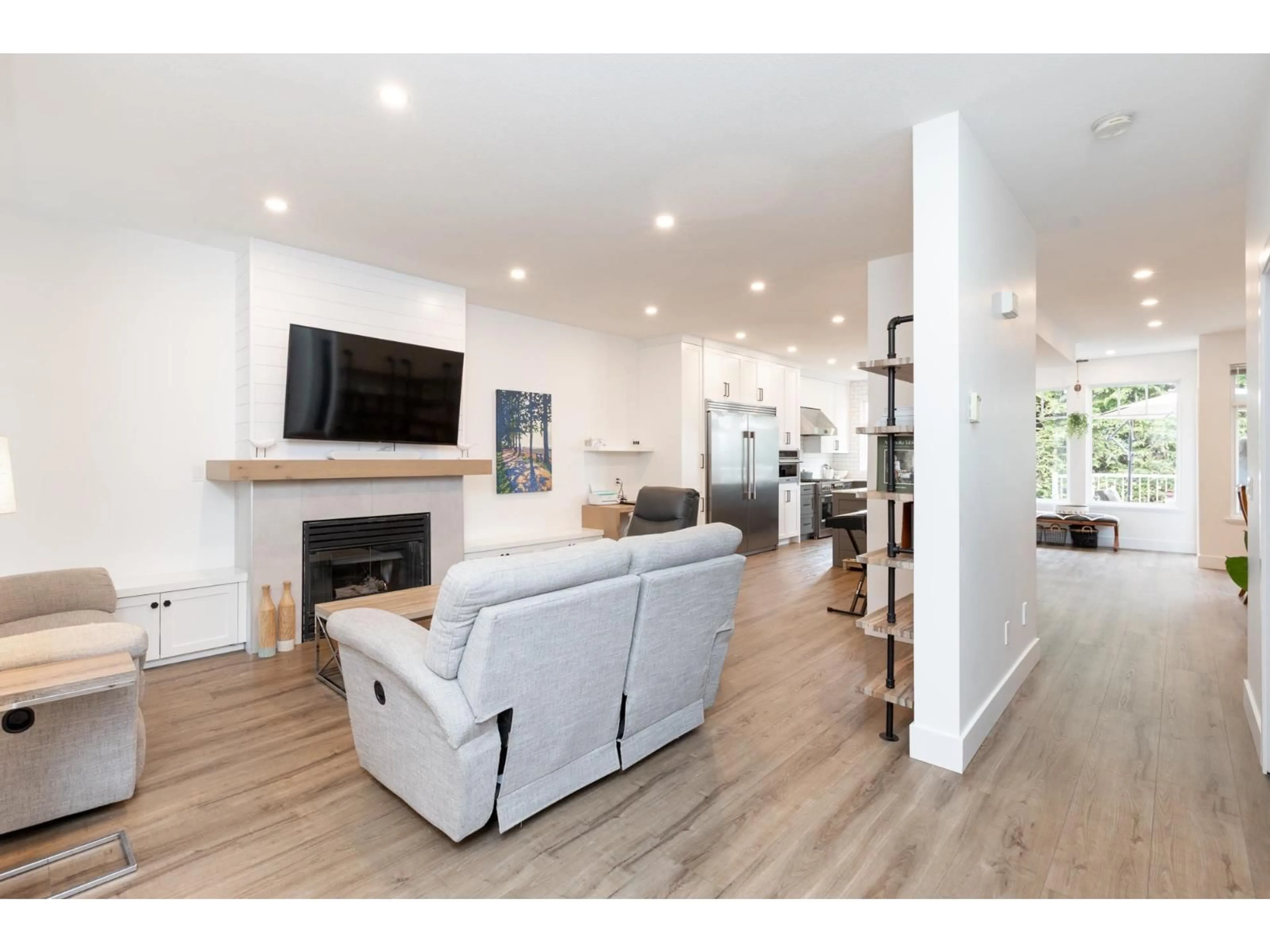 Open concept kitchen, wood/laminate floor for 12 - 15151 26, Surrey British Columbia V4P2Z8