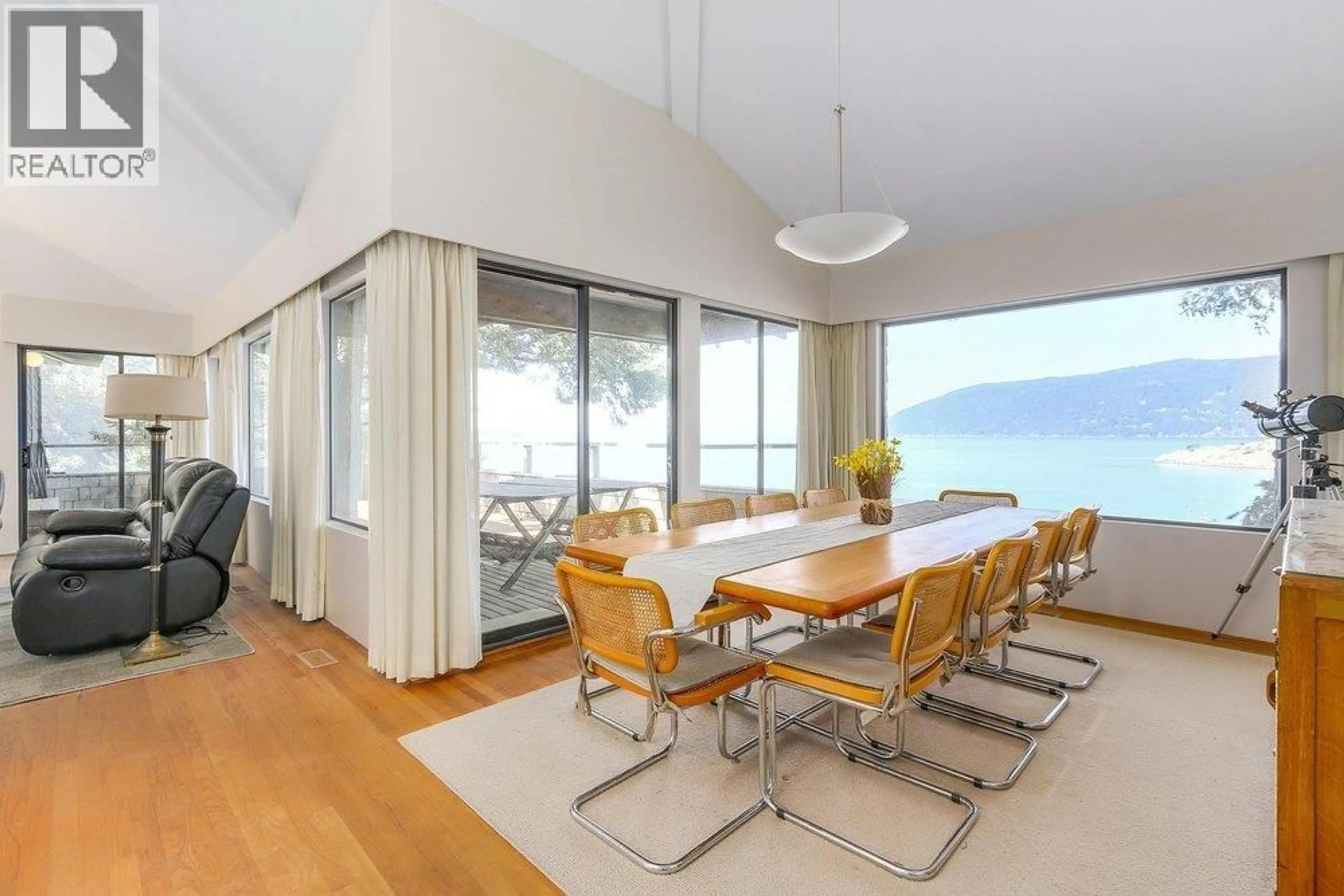 Dining room, wood/laminate floor for 6648 MARINE DRIVE, West Vancouver British Columbia V7W2S9