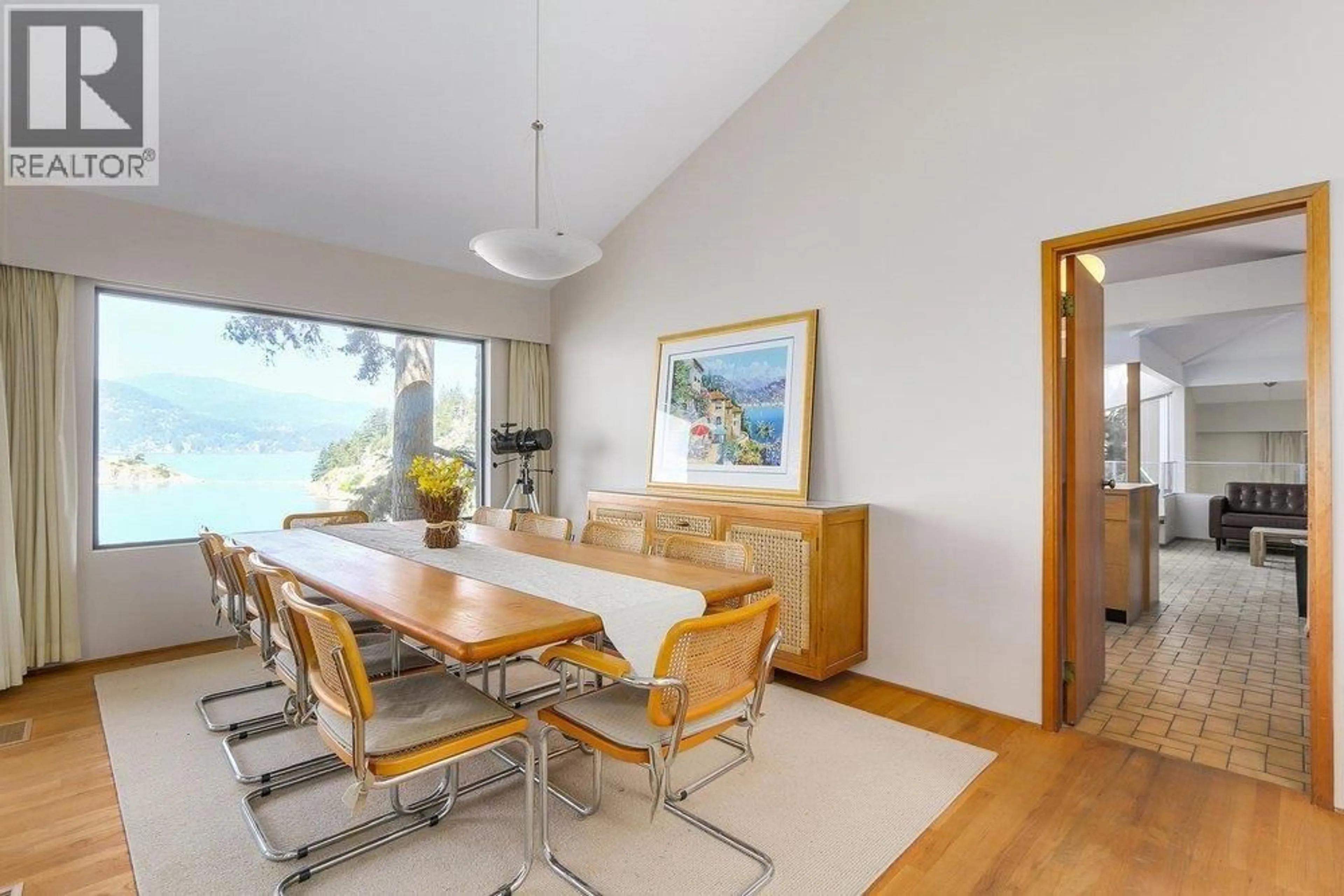 Dining room, wood/laminate floor for 6648 MARINE DRIVE, West Vancouver British Columbia V7W2S9