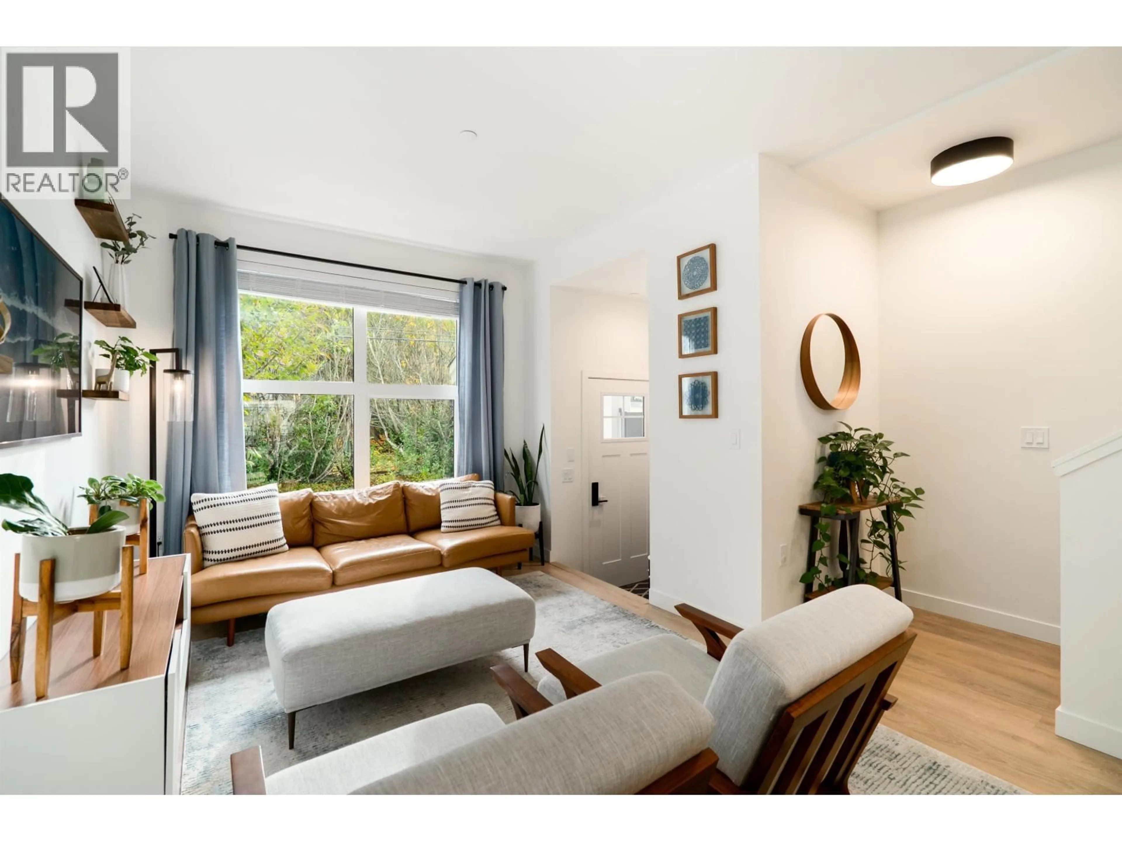 Living room with furniture, unknown for 2834 HOPE STREET, Port Moody British Columbia V3H0L6