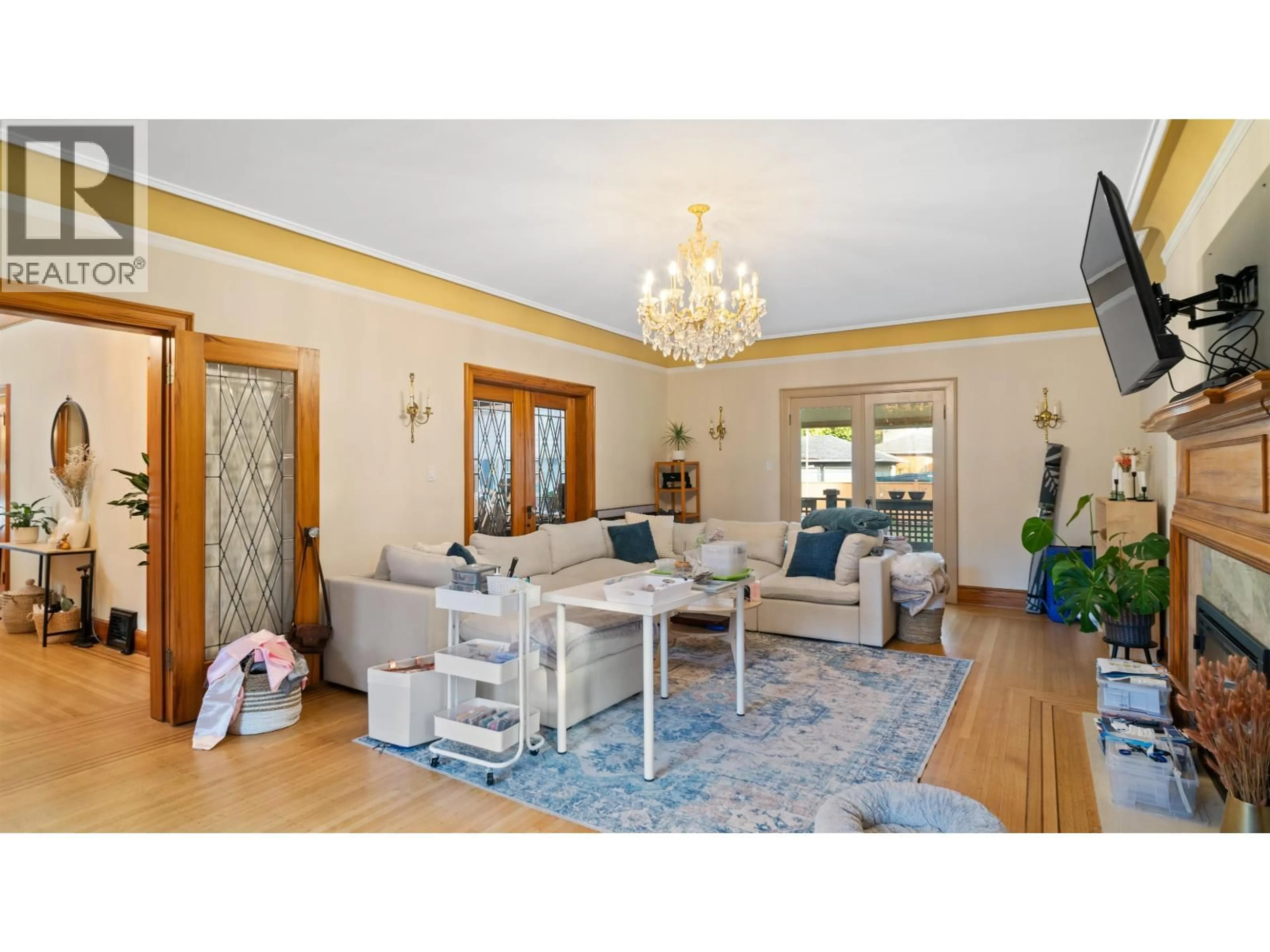 Living room with furniture, wood/laminate floor for 5550 CYPRESS STREET, Vancouver British Columbia V6M3R6