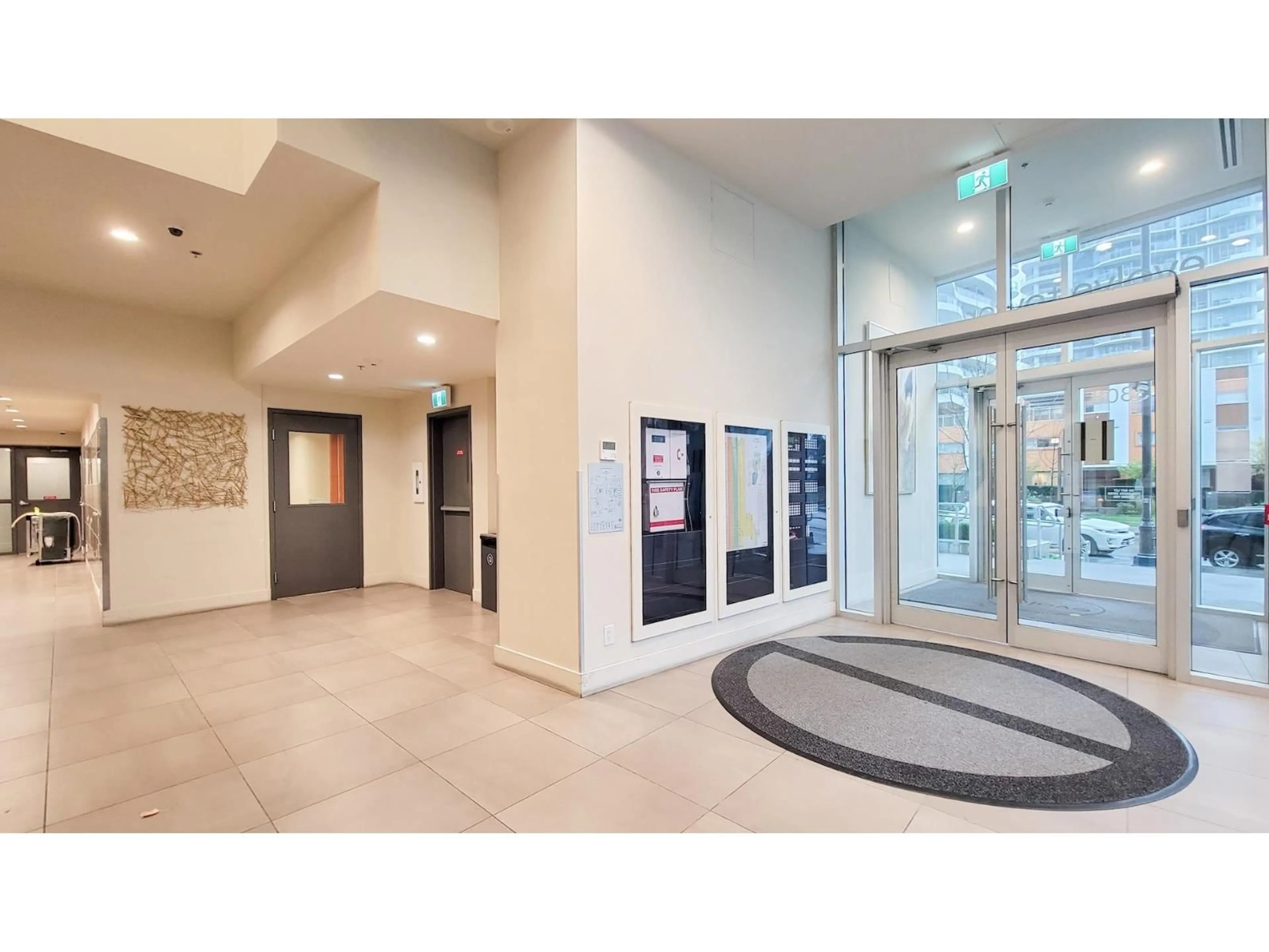 Indoor foyer for 301 - 13308 CENTRAL, Surrey British Columbia V3T0M4