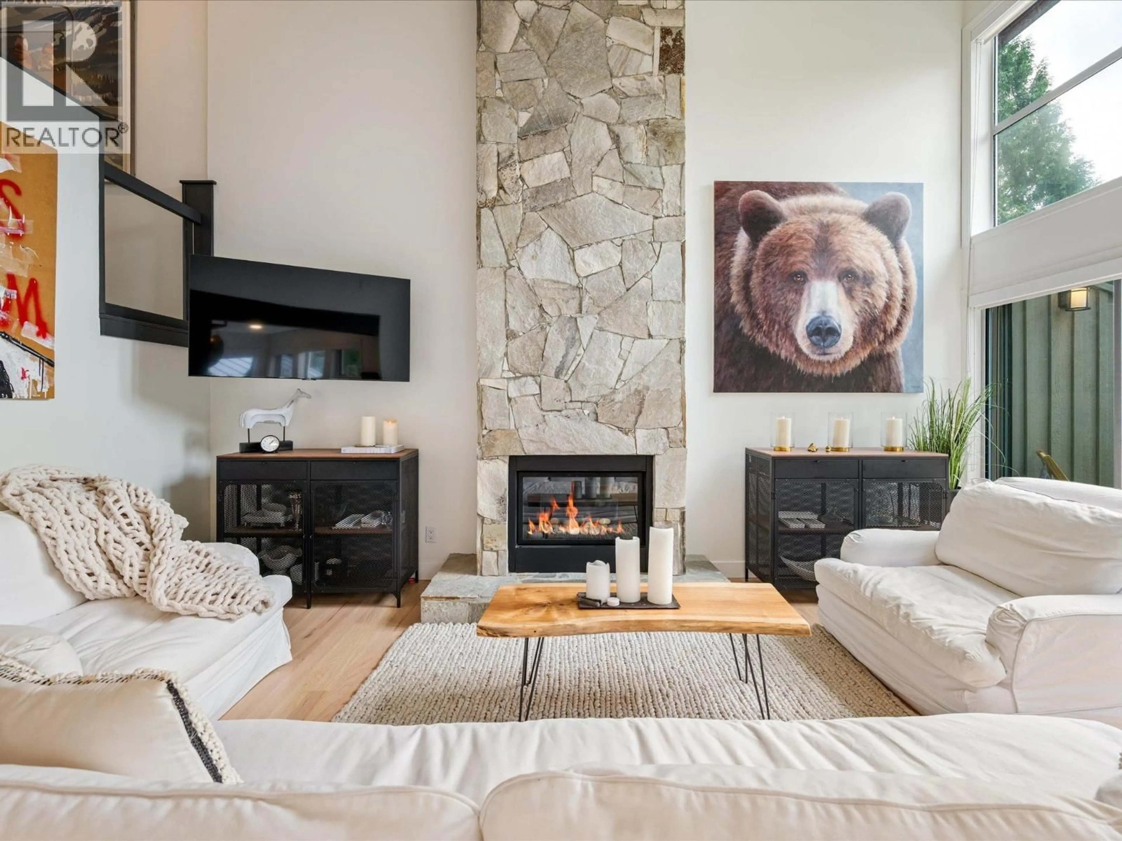 Living room with furniture, unknown for 2219 ASPEN DRIVE, Whistler British Columbia V8E0A6