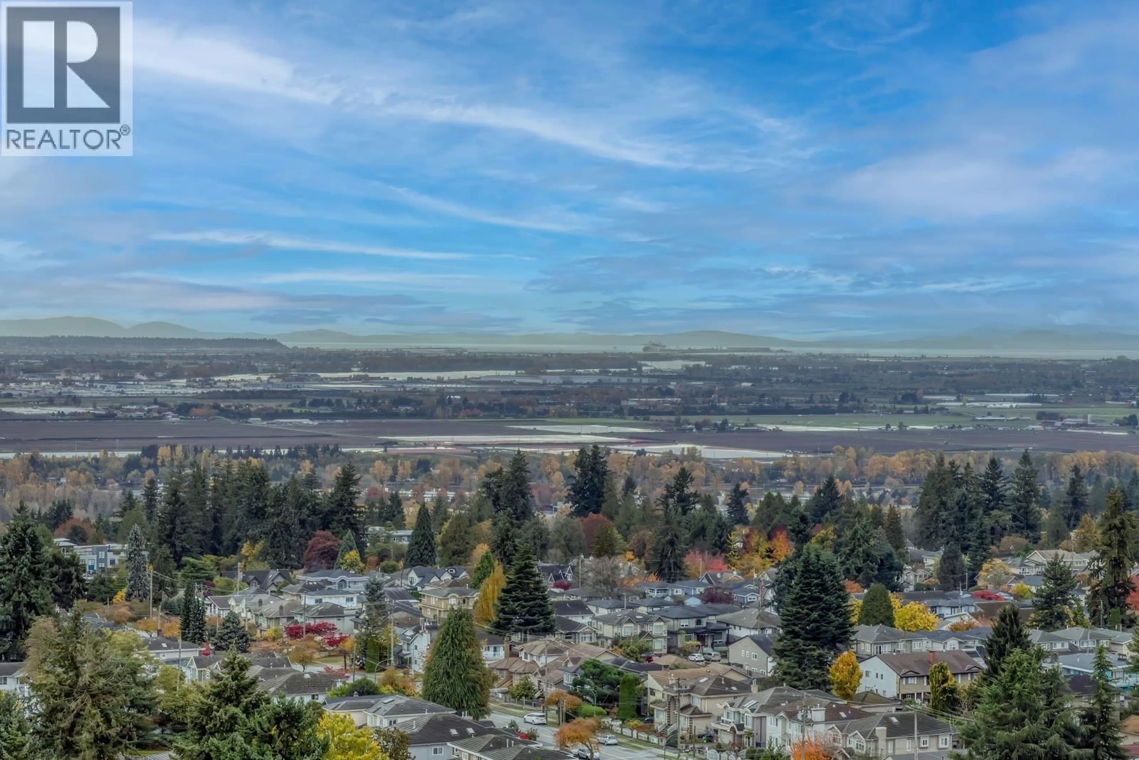 A pic from outside/outdoor area/front of a property/back of a property/a pic from drone, mountain view for 1704 - 6511 SUSSEX AVENUE, Burnaby British Columbia V5H0K5