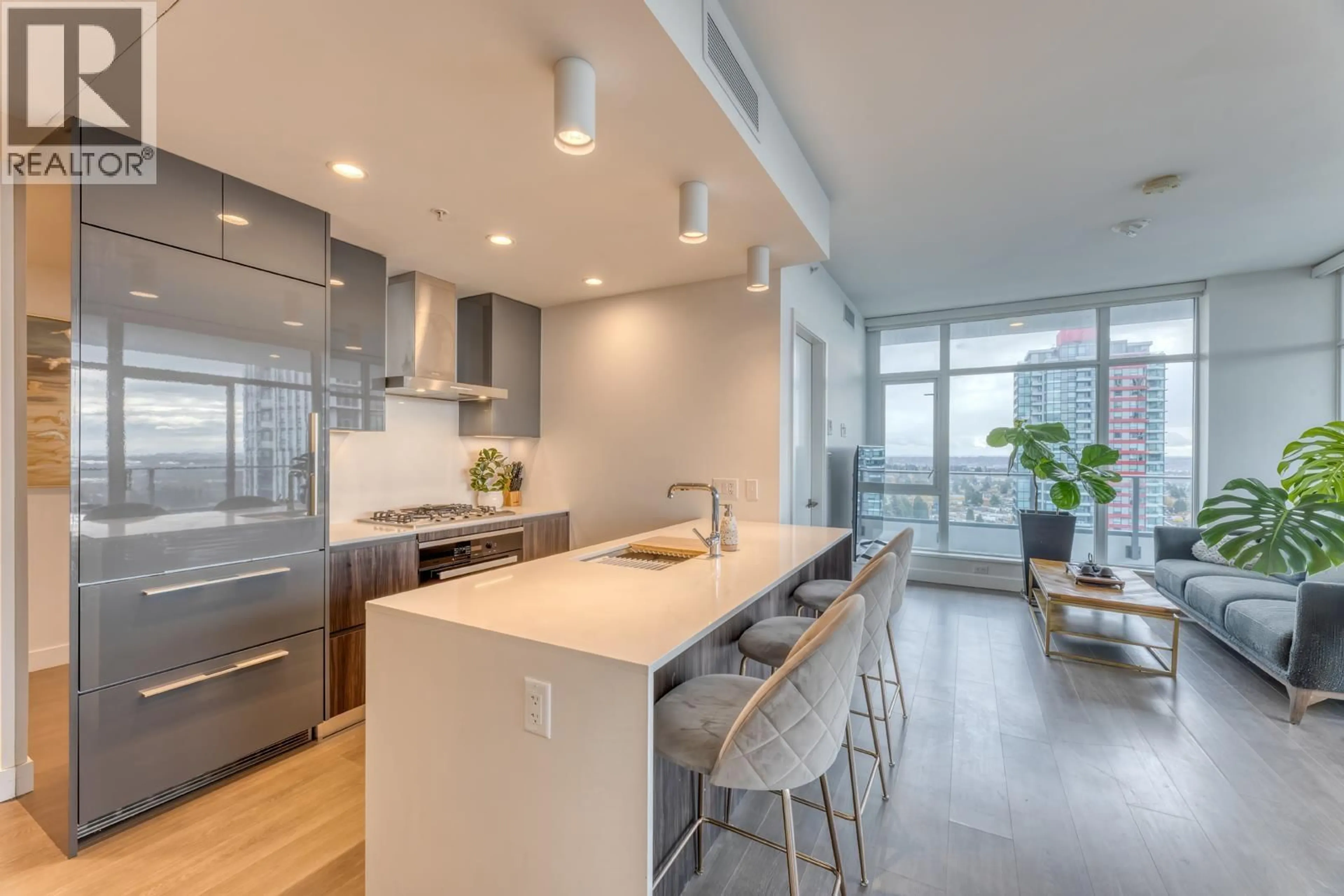 Open concept kitchen, unknown for 1704 - 6511 SUSSEX AVENUE, Burnaby British Columbia V5H0K5