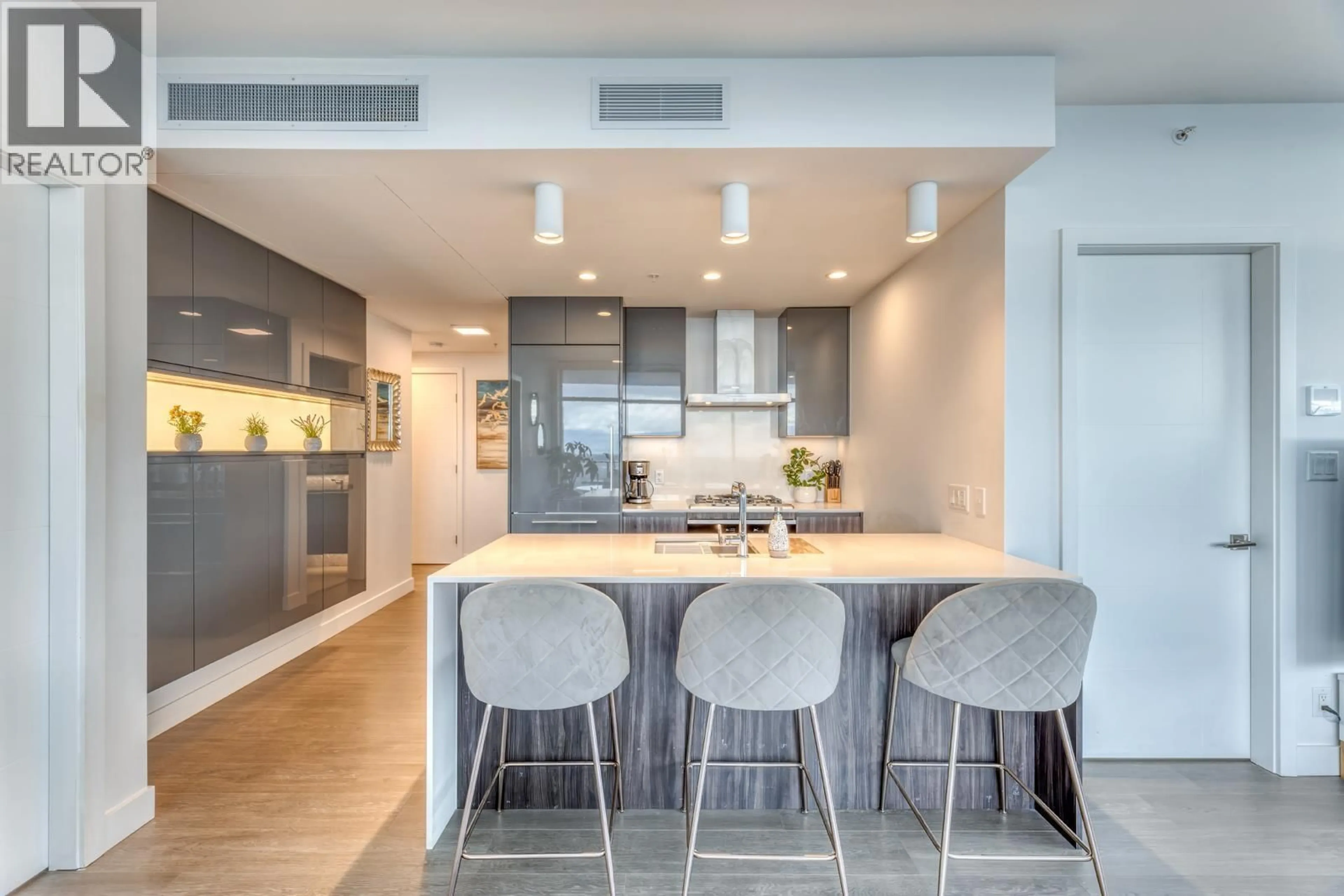 Contemporary kitchen, unknown for 1704 - 6511 SUSSEX AVENUE, Burnaby British Columbia V5H0K5