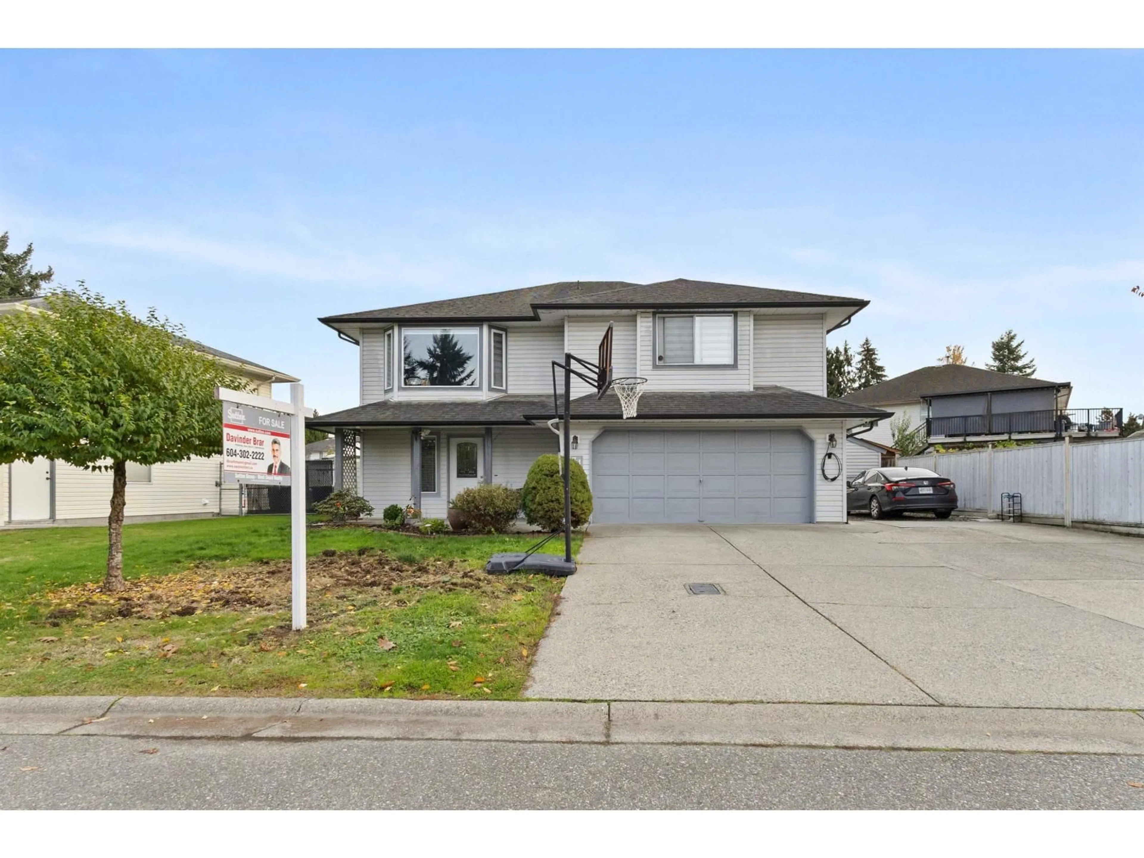 Home with vinyl exterior material, street for 31362 MCCONACHIE, Abbotsford British Columbia V2T5G6