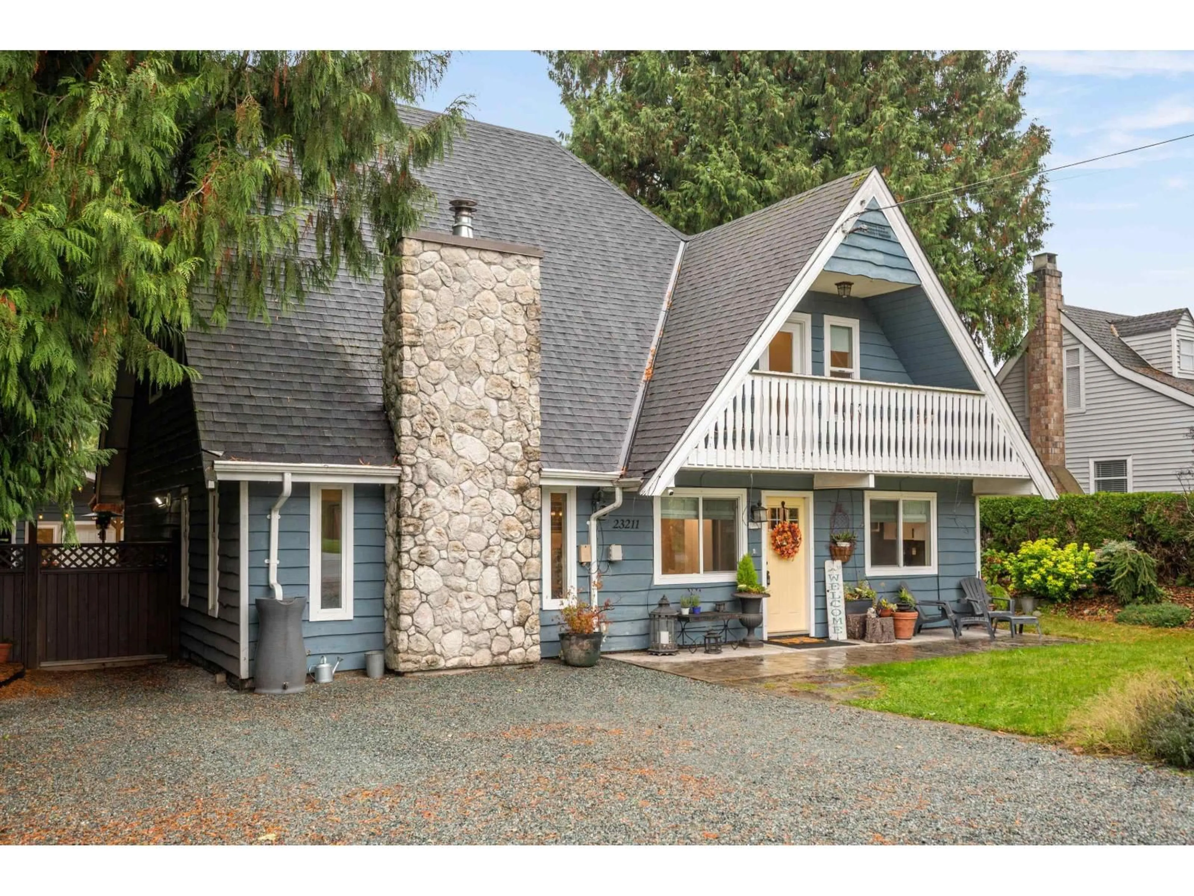 Home with vinyl exterior material, street for 23211 ST ANDREWS, Langley British Columbia V1M0E8