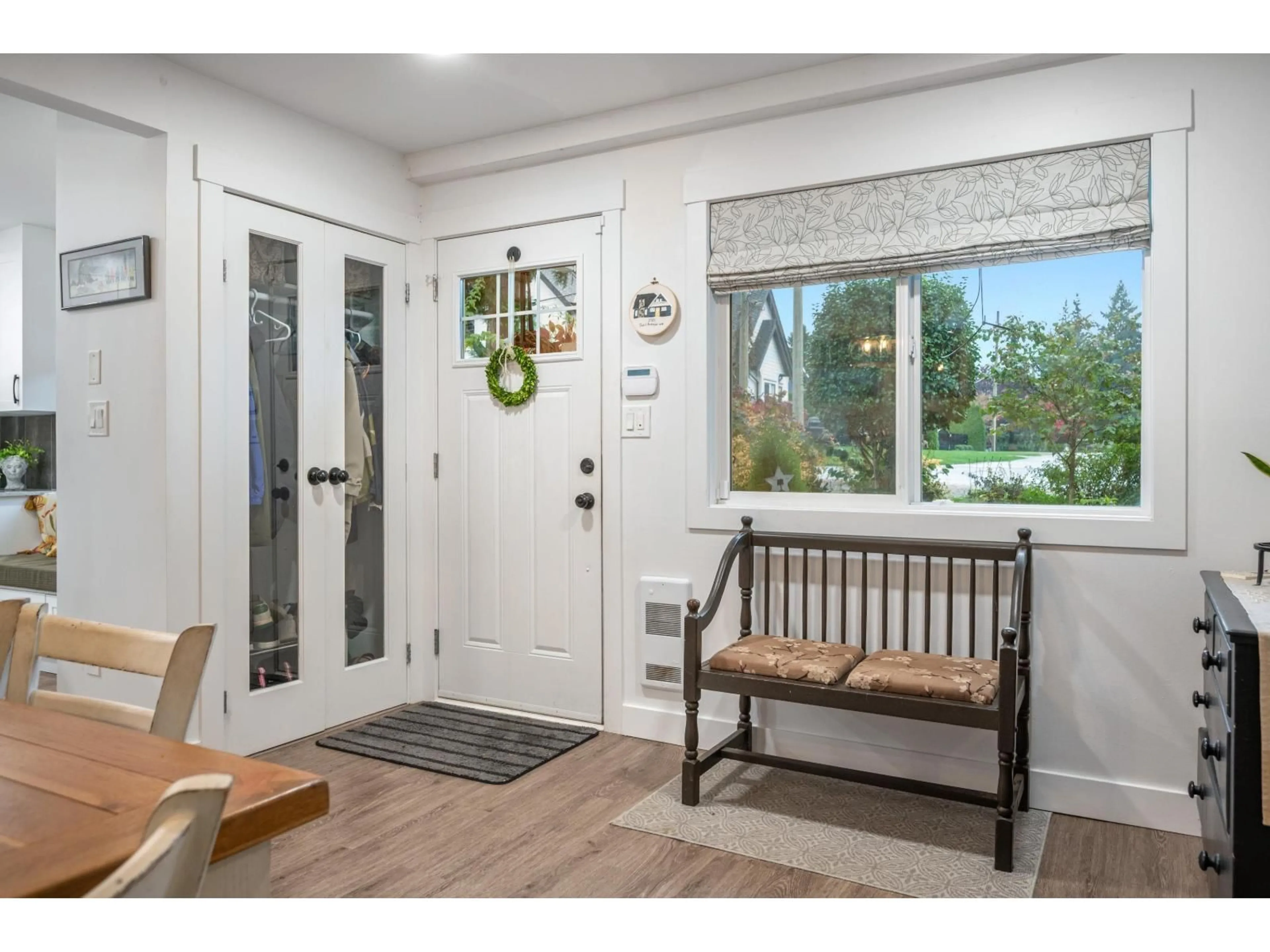 Indoor entryway for 23211 ST ANDREWS, Langley British Columbia V1M0E8