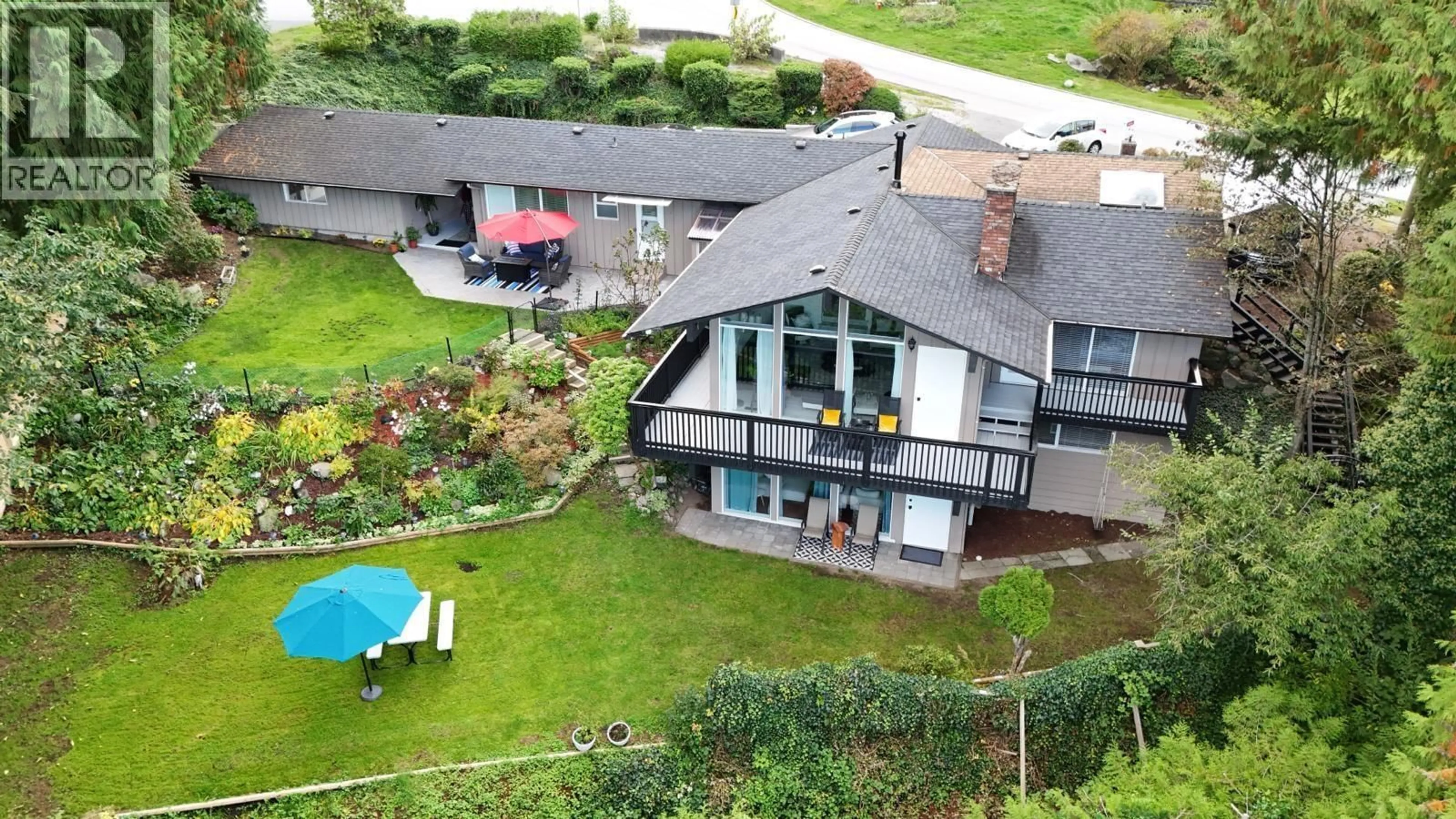 A pic from outside/outdoor area/front of a property/back of a property/a pic from drone, unknown for 953 RANCH PARK WAY, Coquitlam British Columbia V3C2H7