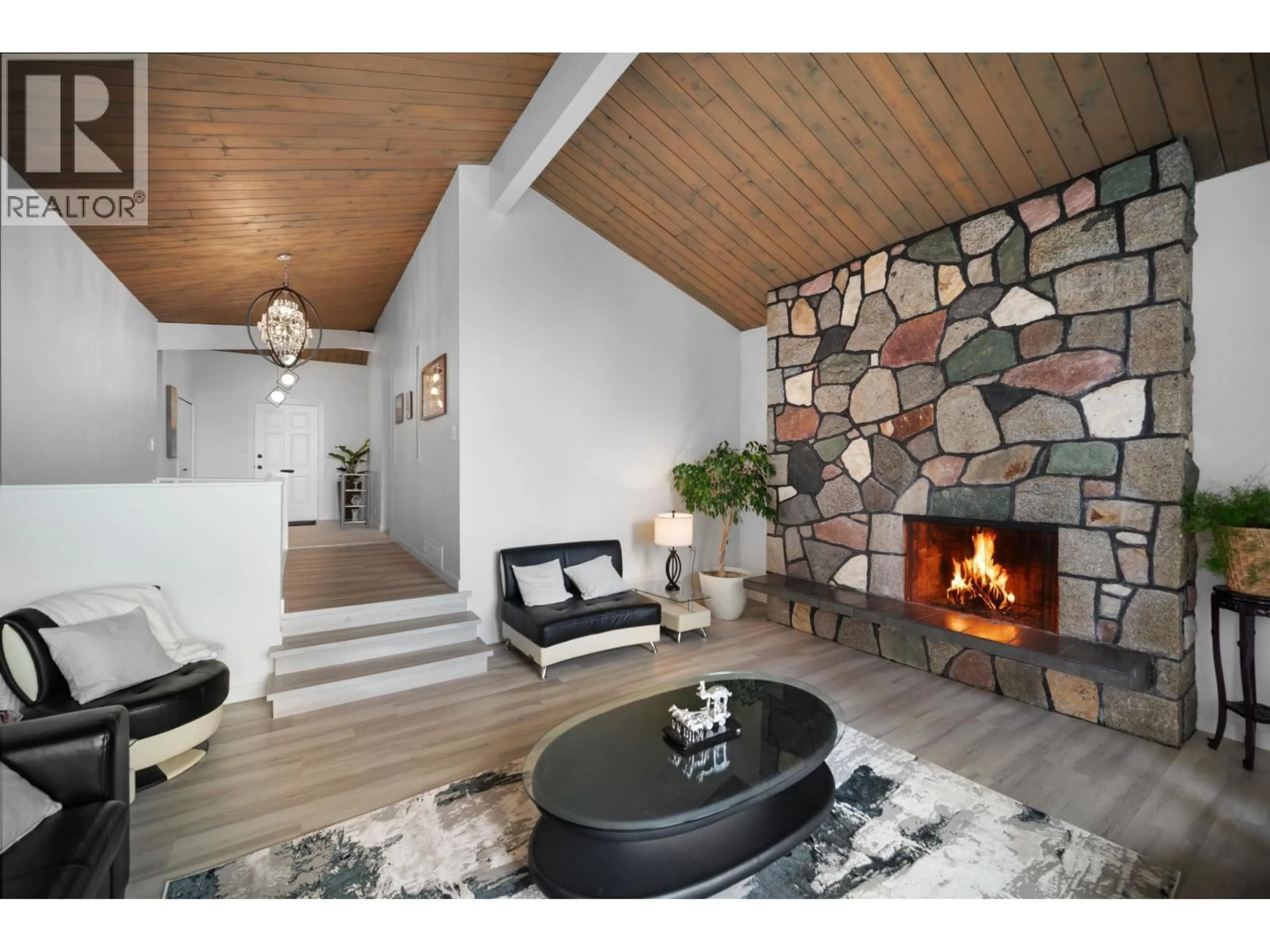 Living room with furniture, wood/laminate floor for 953 RANCH PARK WAY, Coquitlam British Columbia V3C2H7