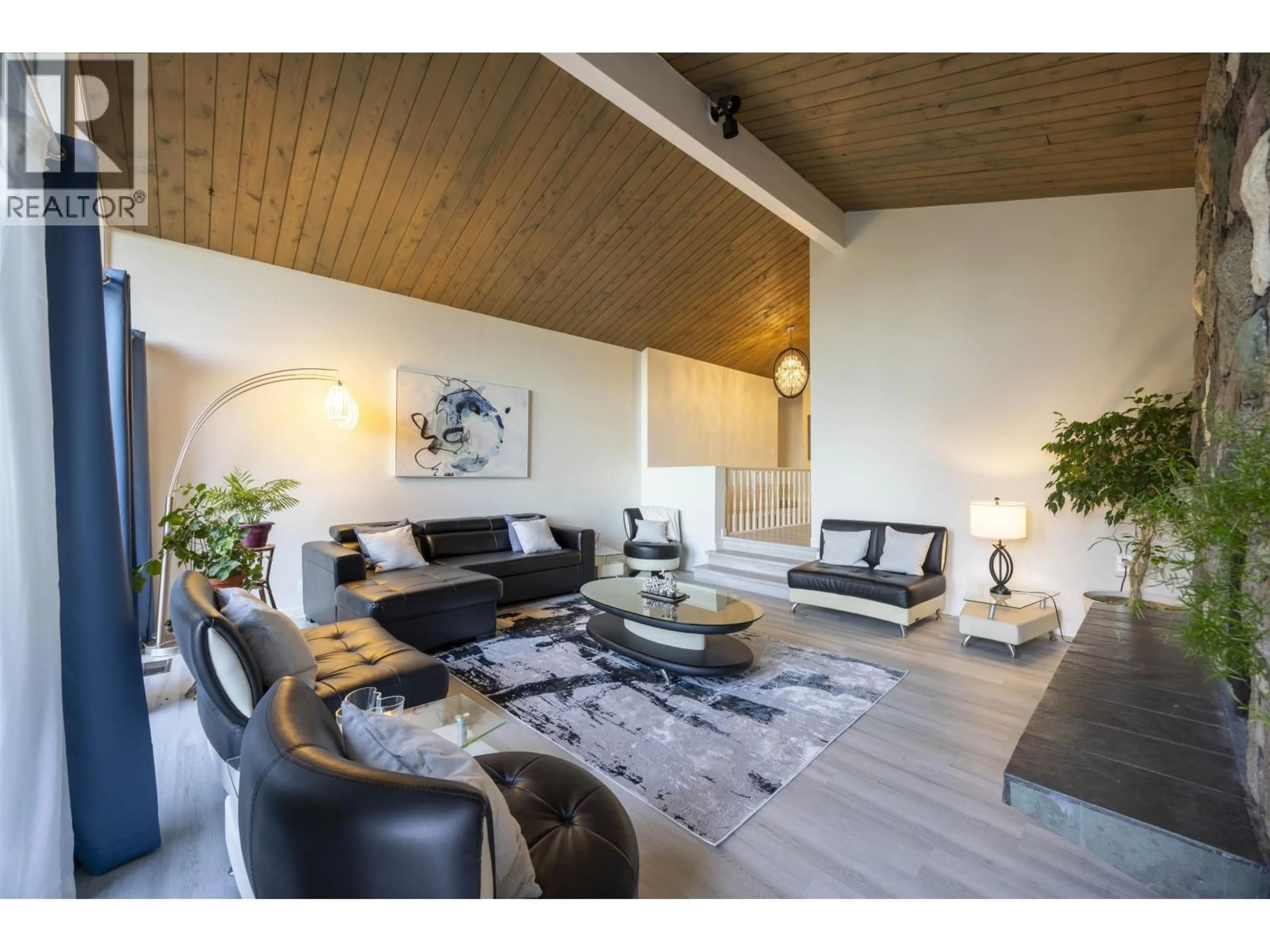 Living room with furniture, wood/laminate floor for 953 RANCH PARK WAY, Coquitlam British Columbia V3C2H7