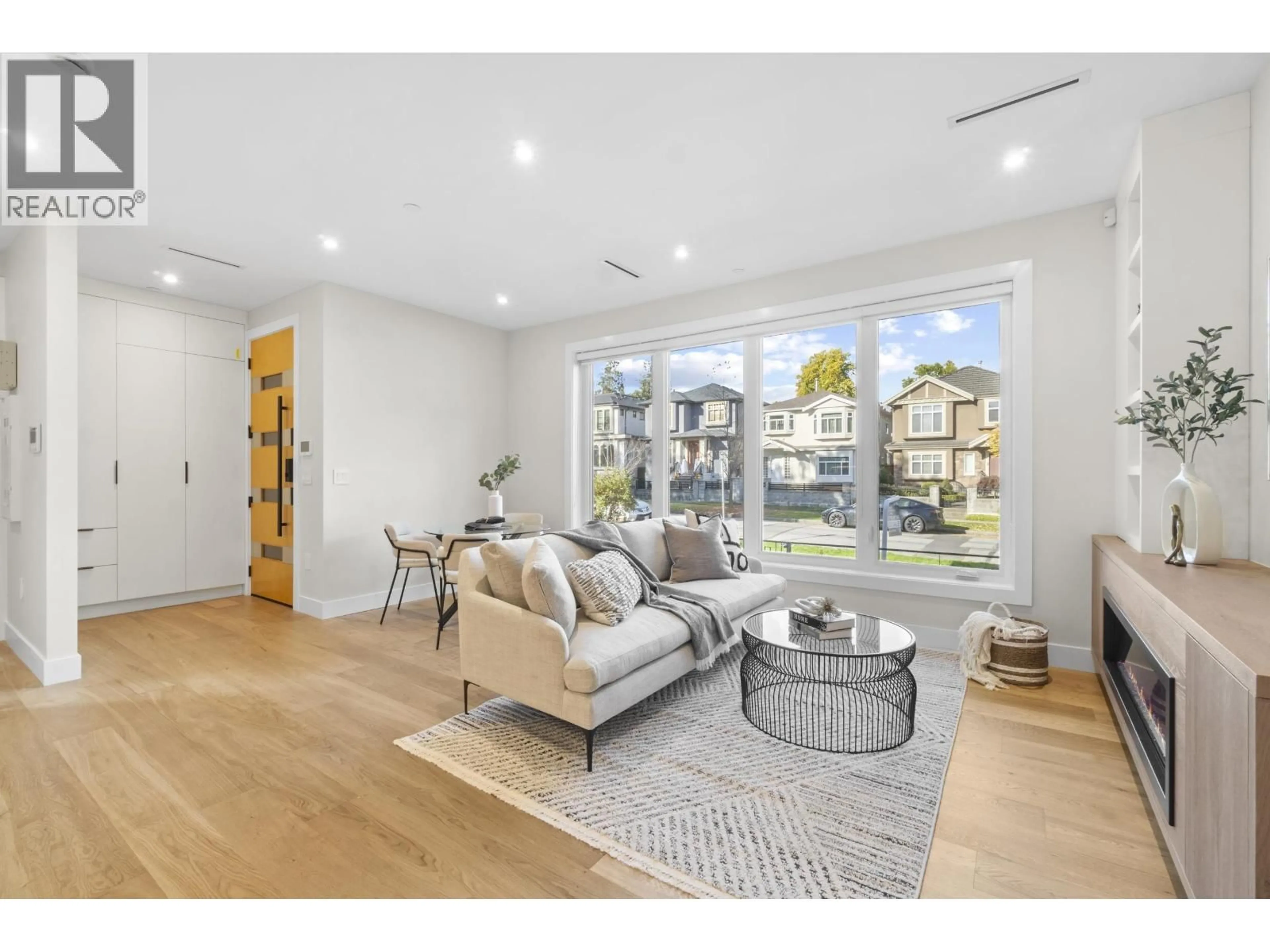 Living room with furniture, unknown for 40 46TH AVENUE, Vancouver British Columbia V5W1Z1