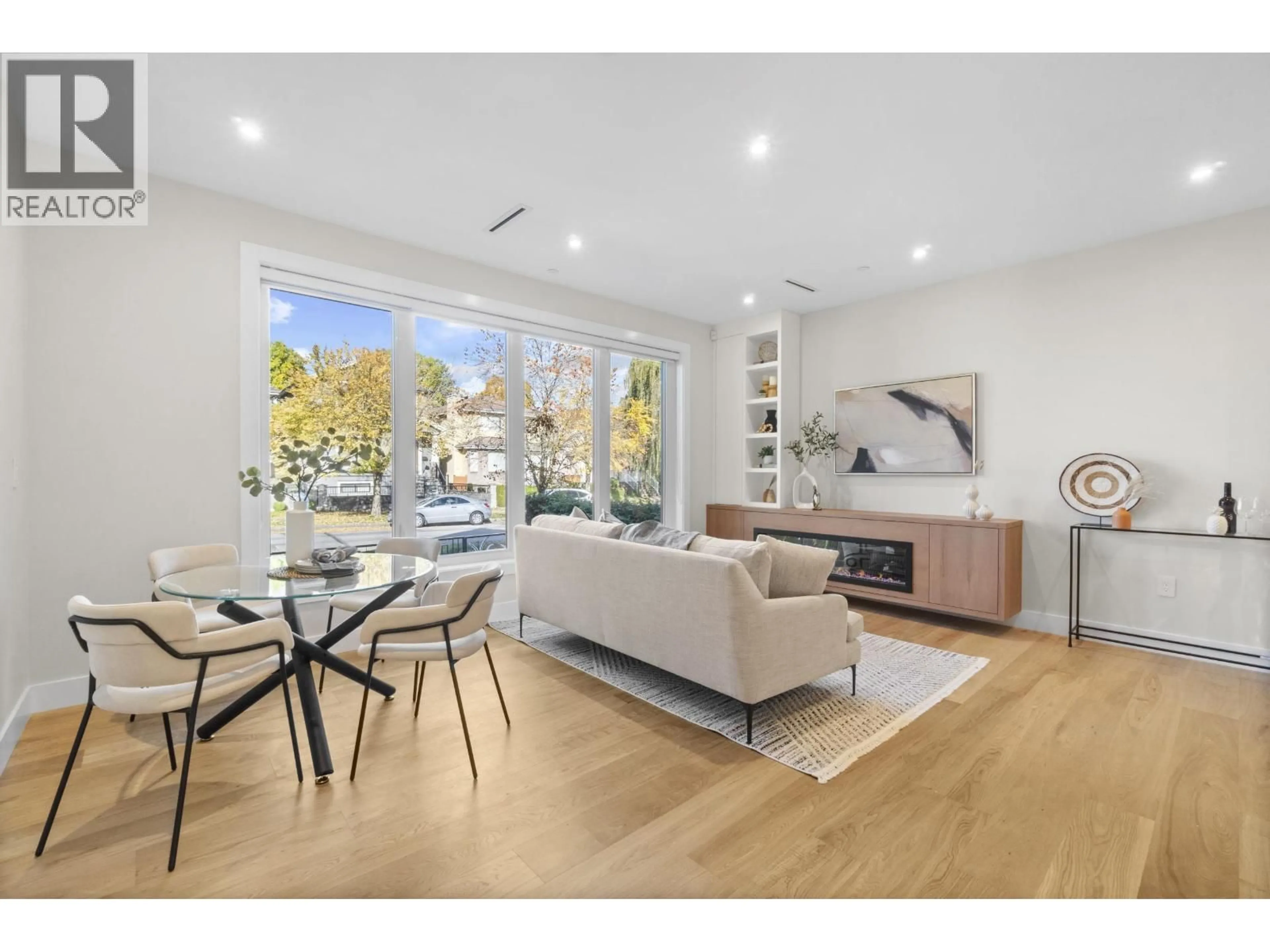 Living room with furniture, wood/laminate floor for 40 46TH AVENUE, Vancouver British Columbia V5W1Z1