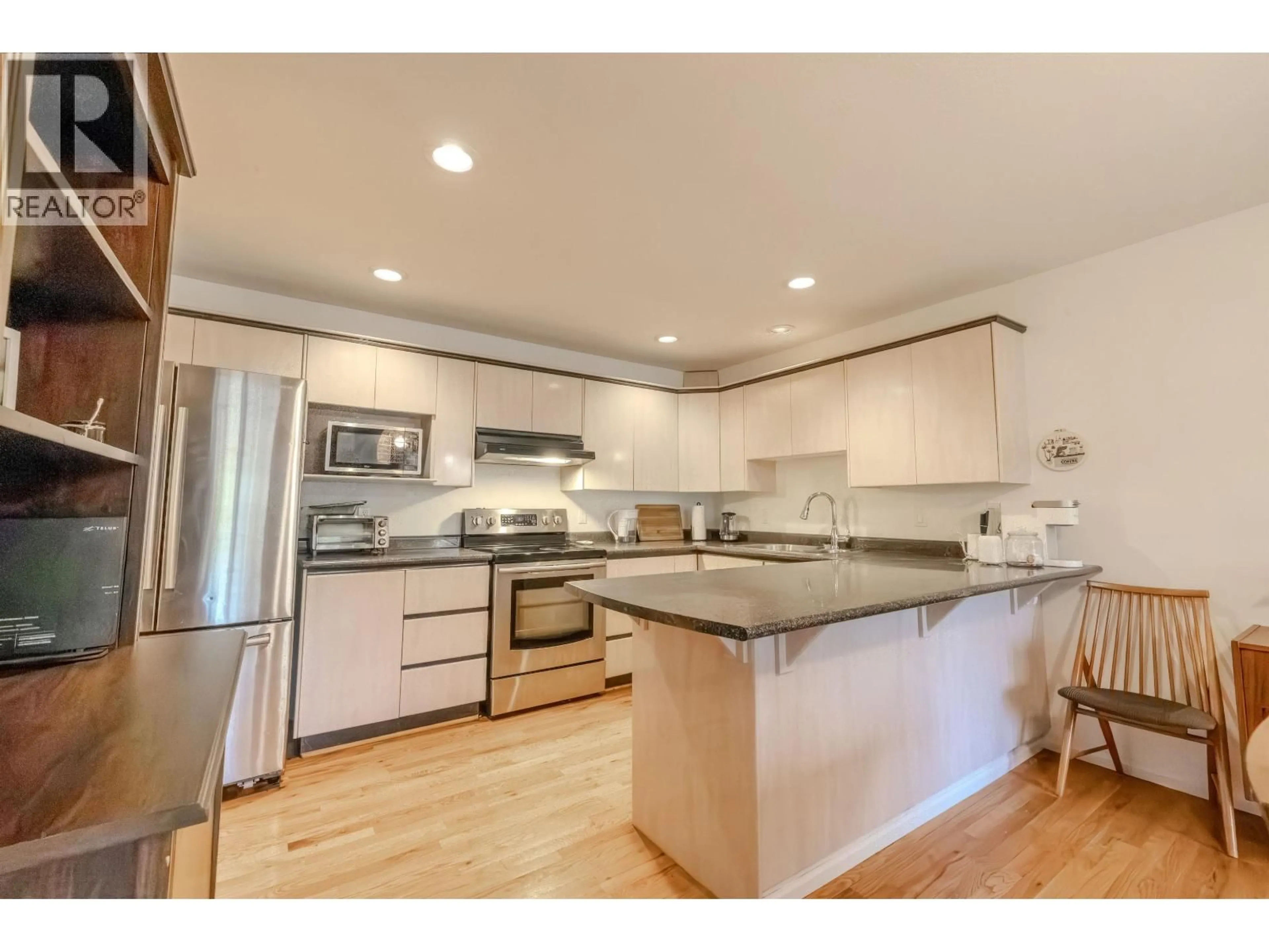 Open concept kitchen, unknown for 7 - 1158 CARMEL PLACE, Squamish British Columbia V0N1H0