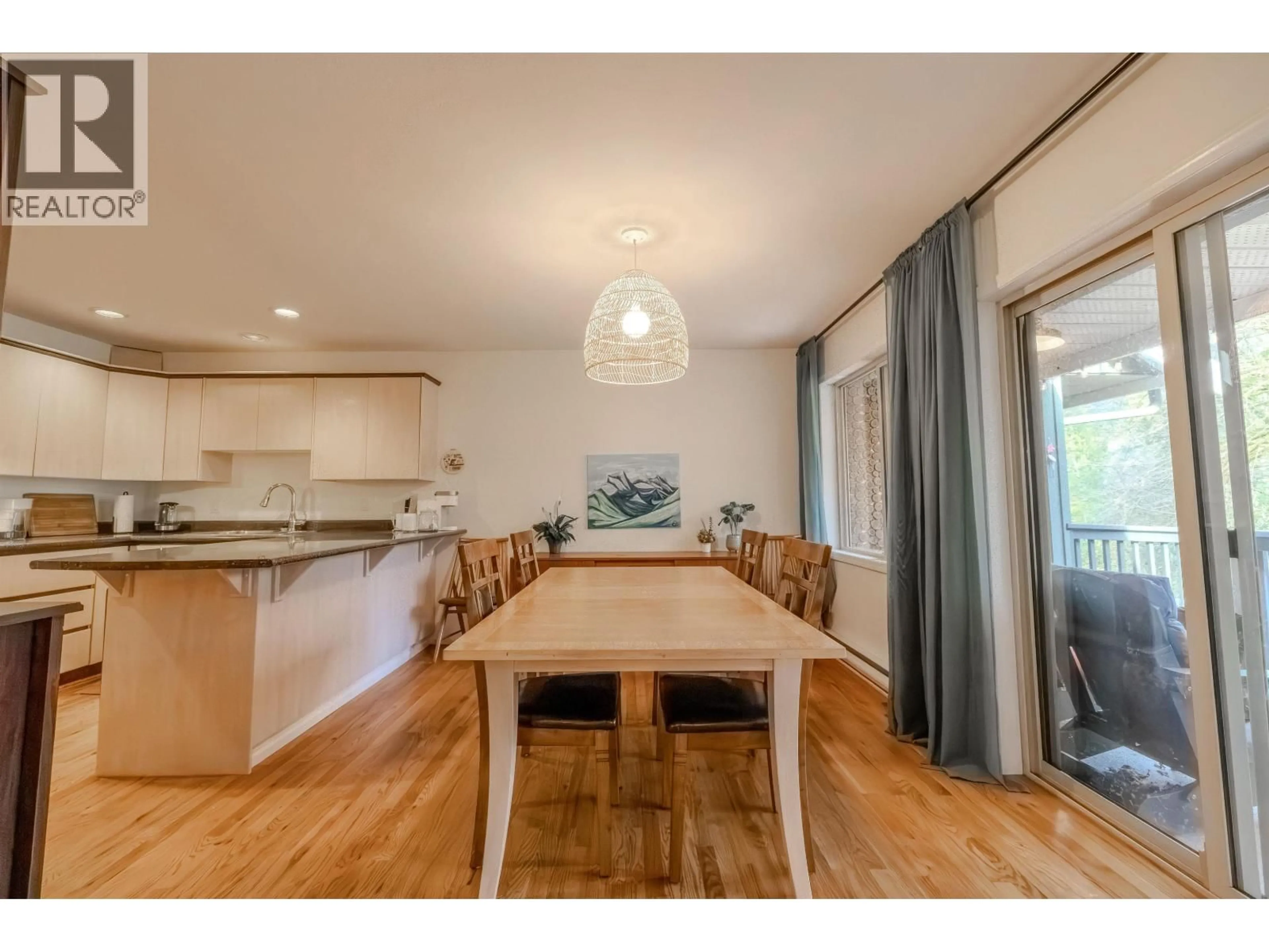 Dining room, wood/laminate floor for 7 - 1158 CARMEL PLACE, Squamish British Columbia V0N1H0