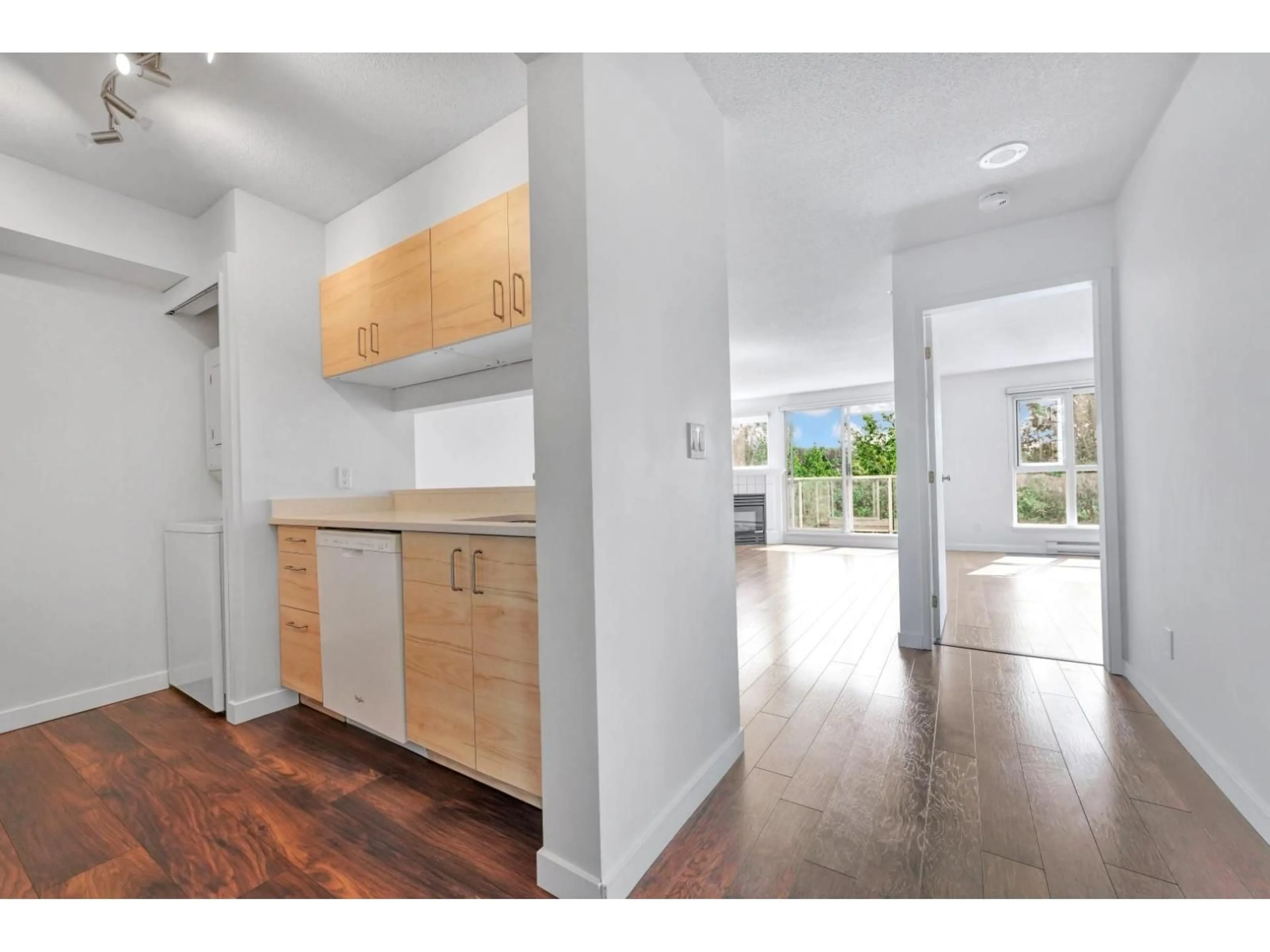 Unknown for 803 - 9830 WHALLEY, Surrey British Columbia V3T5S7