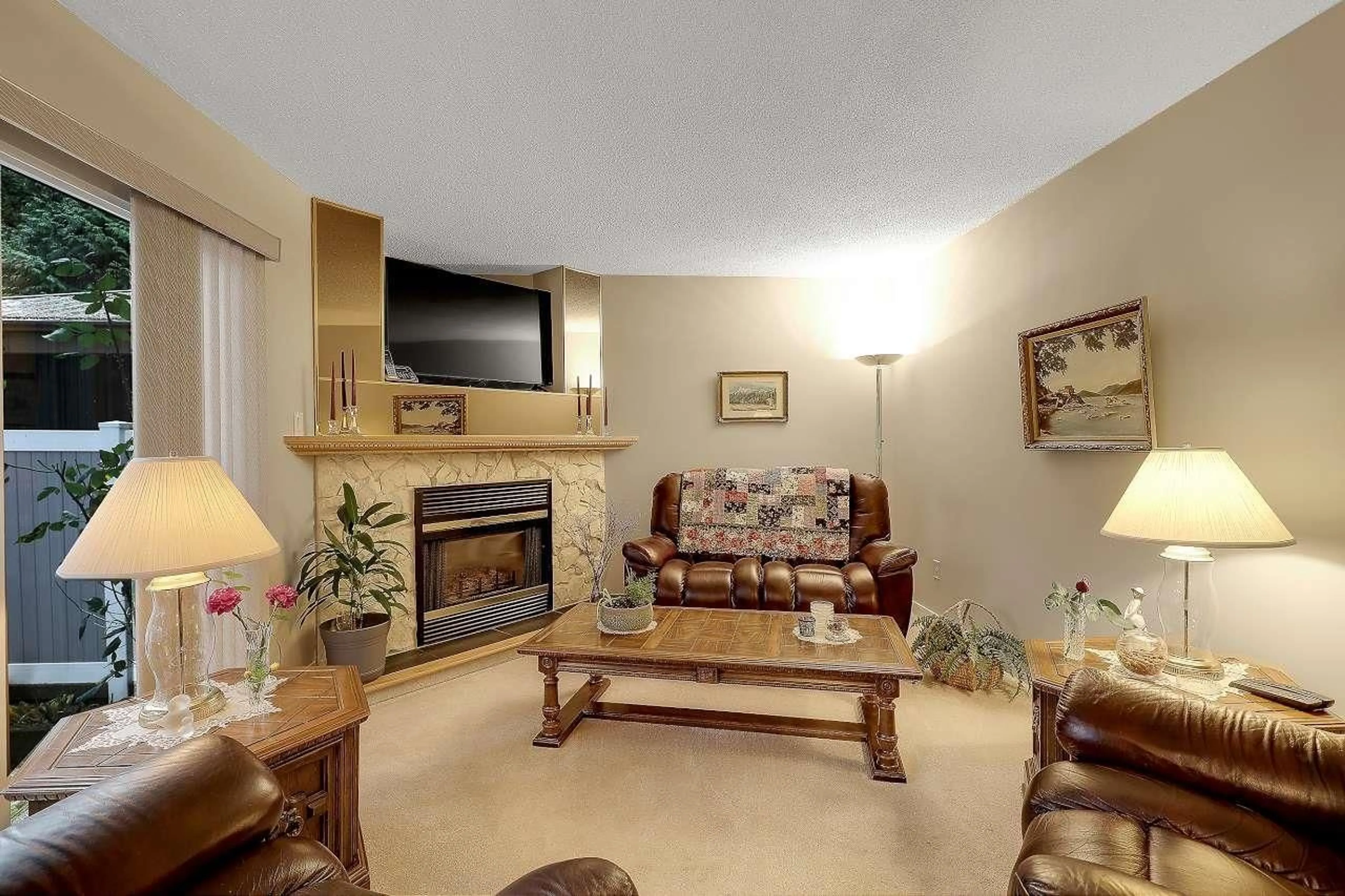 Living room with furniture, unknown for 15 - 10880 152 STREET, Surrey British Columbia V3R4H4