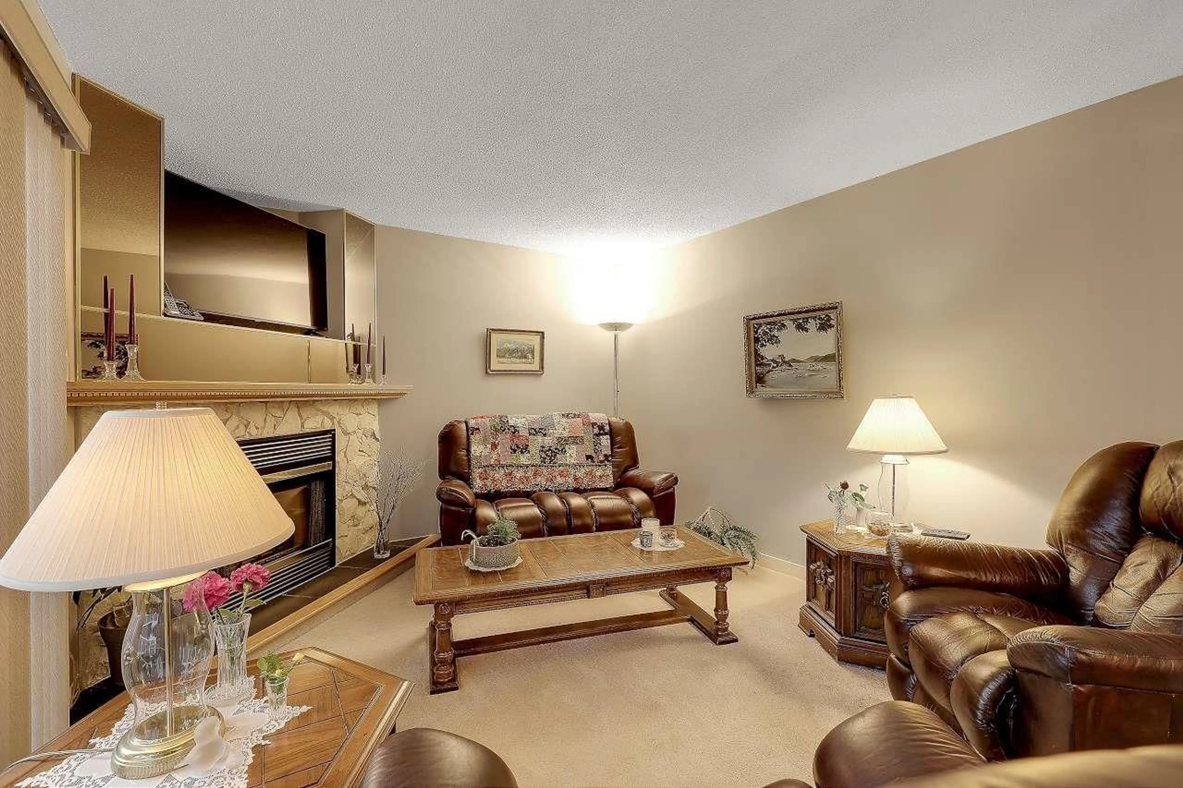 Living room with furniture, unknown for 15 - 10880 152 STREET, Surrey British Columbia V3R4H4