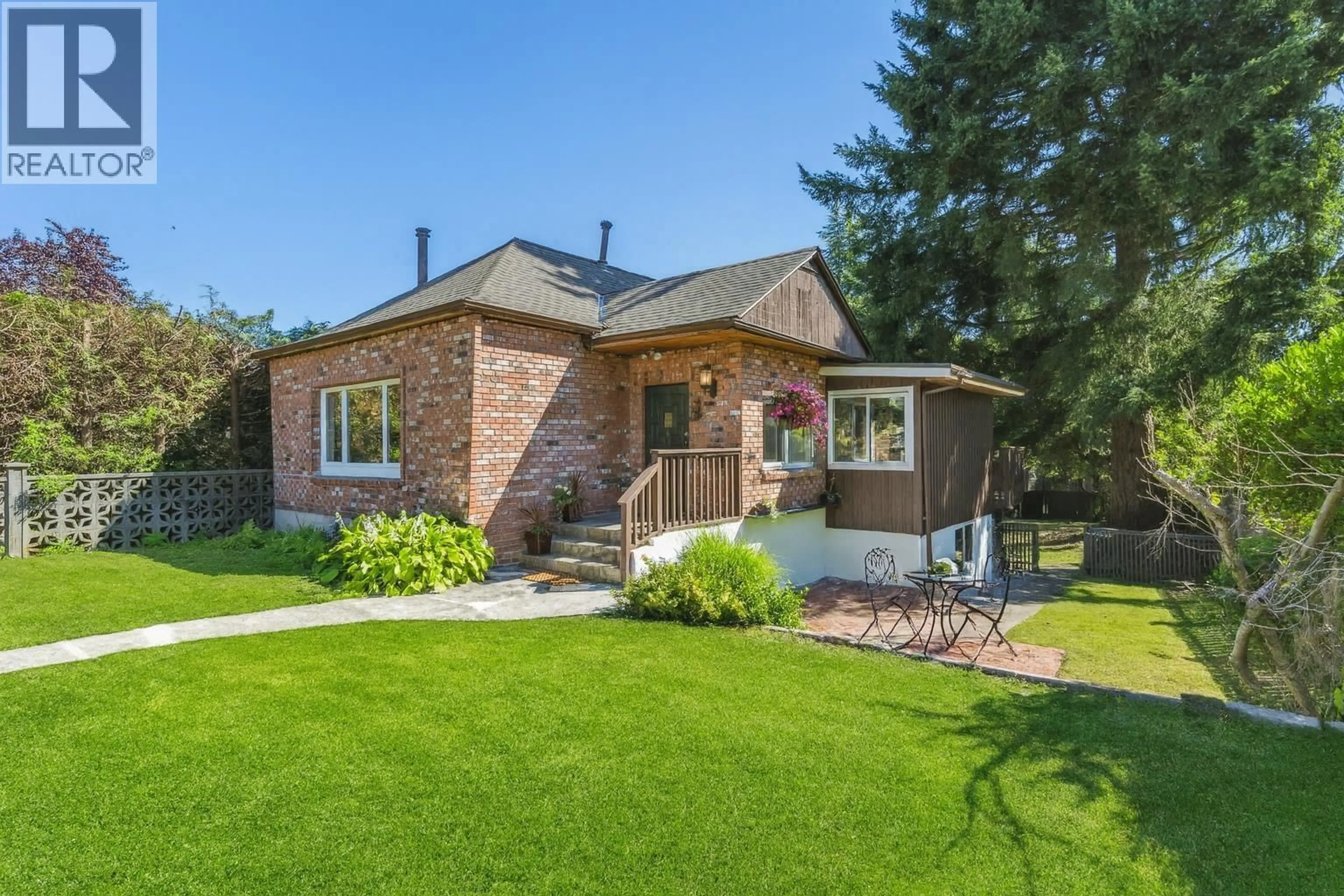 Home with brick exterior material, street for 865 12TH STREET, North Vancouver British Columbia V7L2L2