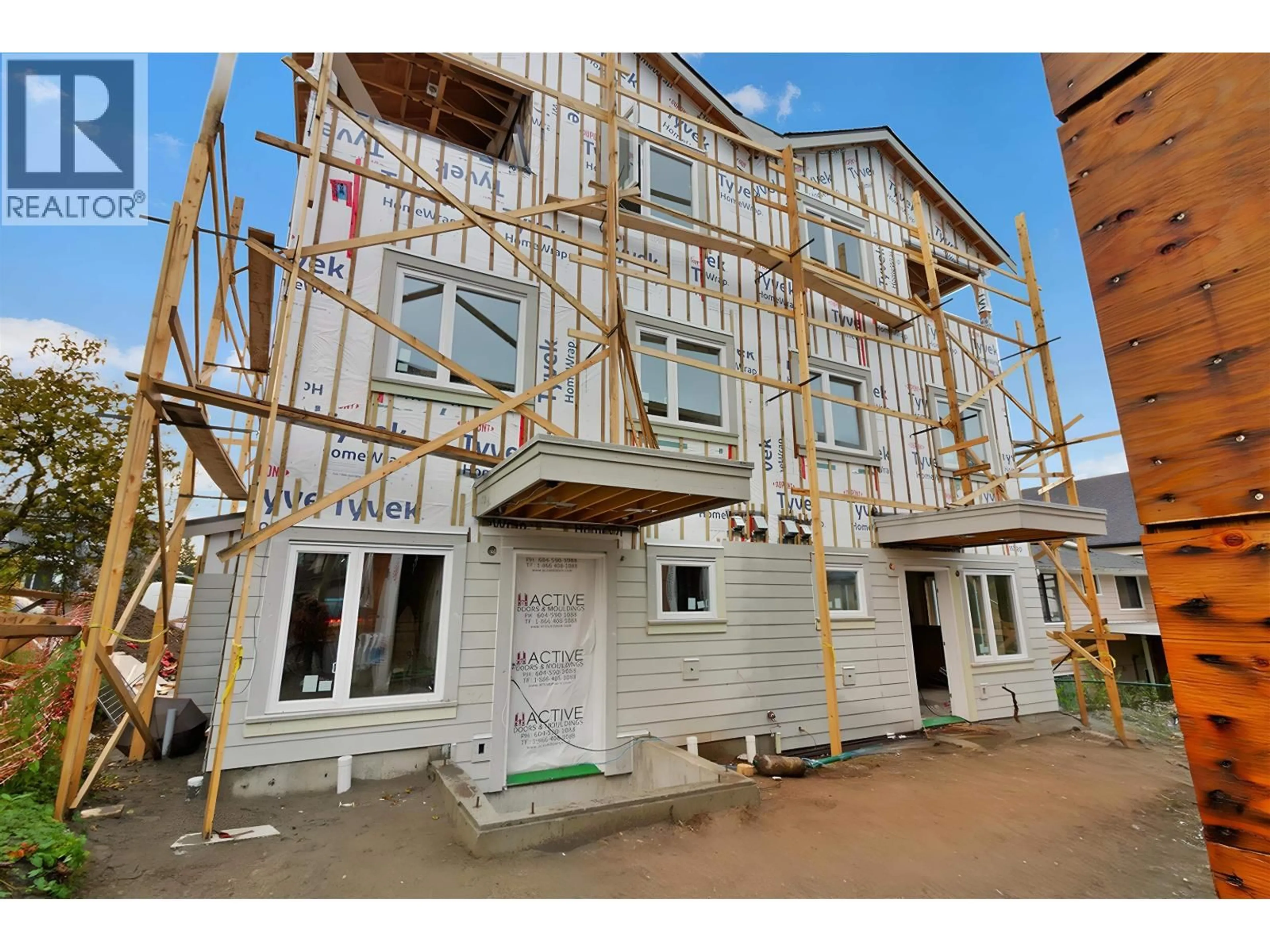 Home with vinyl exterior material, building for 3 - 3581 HAIDA STREET, Vancouver British Columbia V5M3Y9