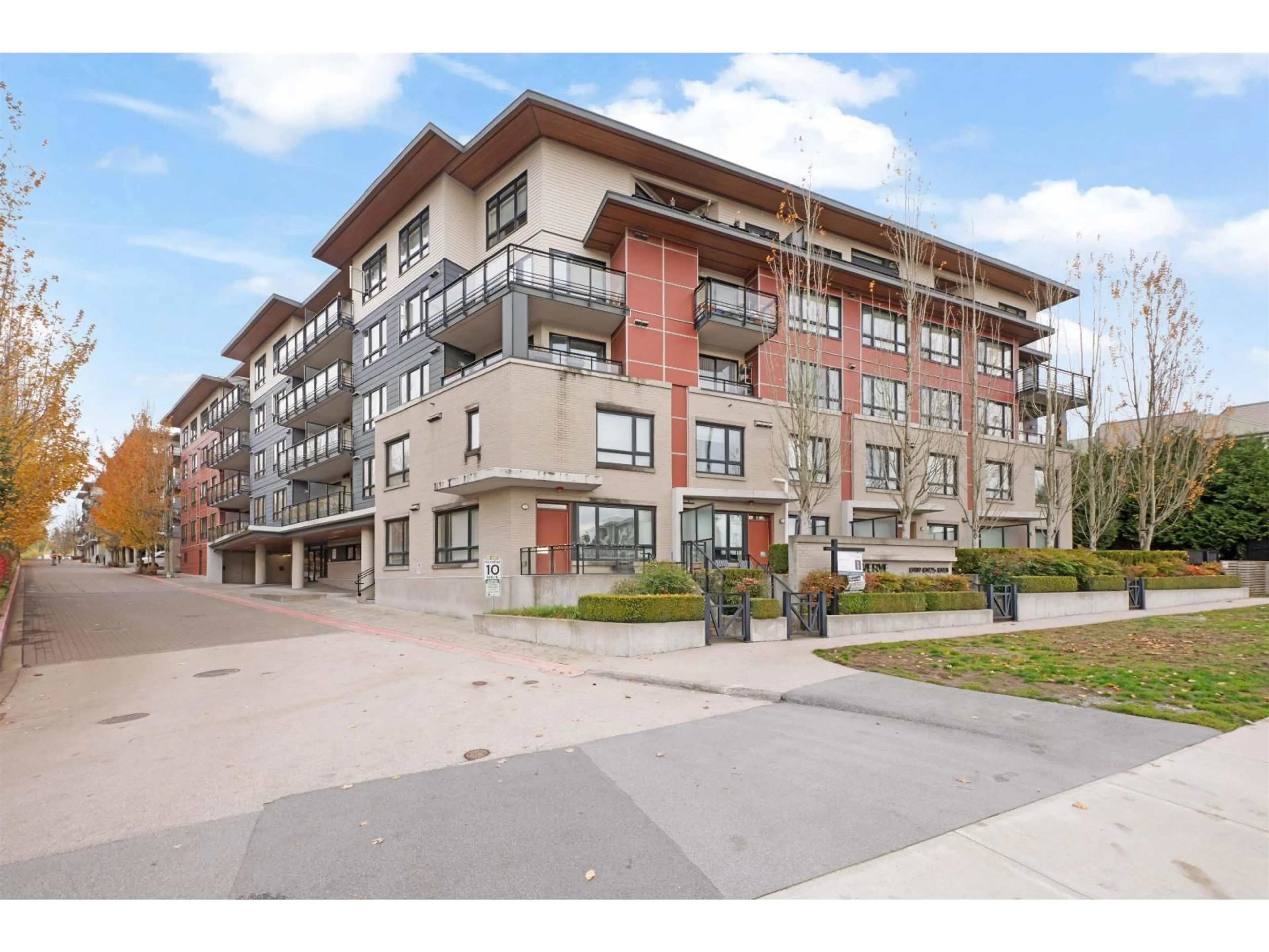 Unknown for 207 - 13925 FRASER, Surrey British Columbia V3T4E6