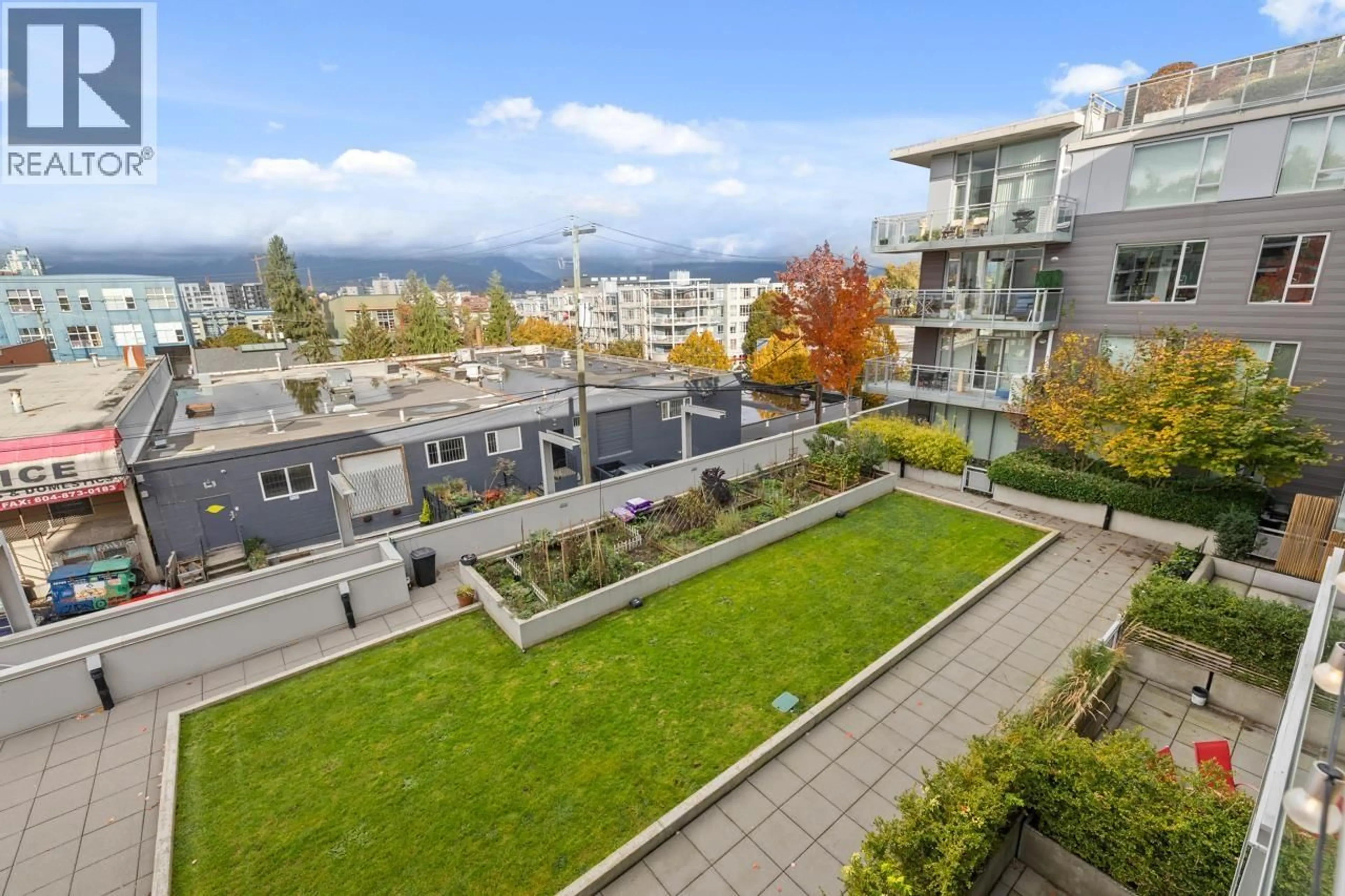 A pic from outside/outdoor area/front of a property/back of a property/a pic from drone, mountain view for 520 - 289 6TH AVENUE, Vancouver British Columbia V5T0E9