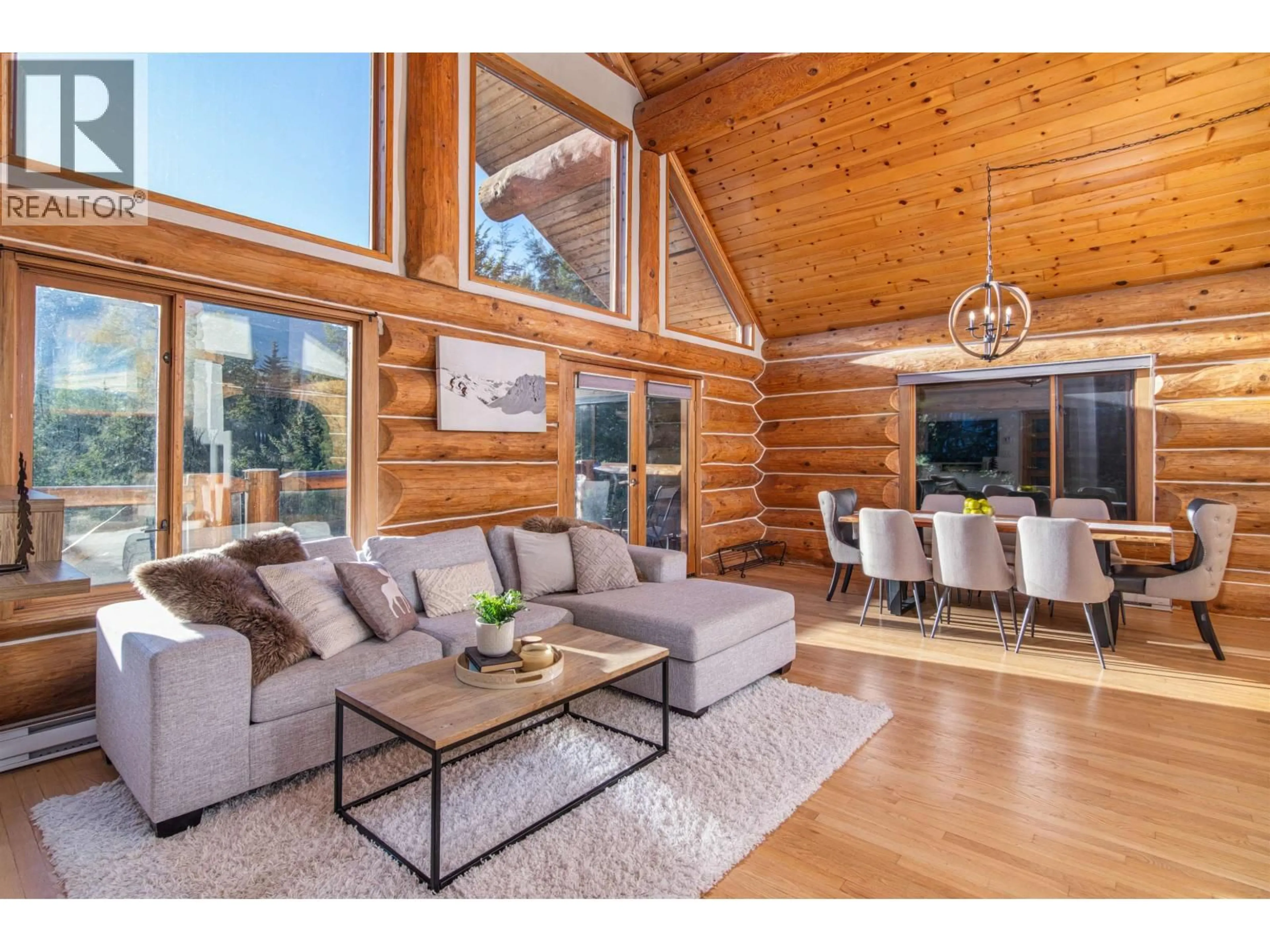 Living room with furniture, wood/laminate floor for 6252 BISHOP WAY, Whistler British Columbia V8E0C6