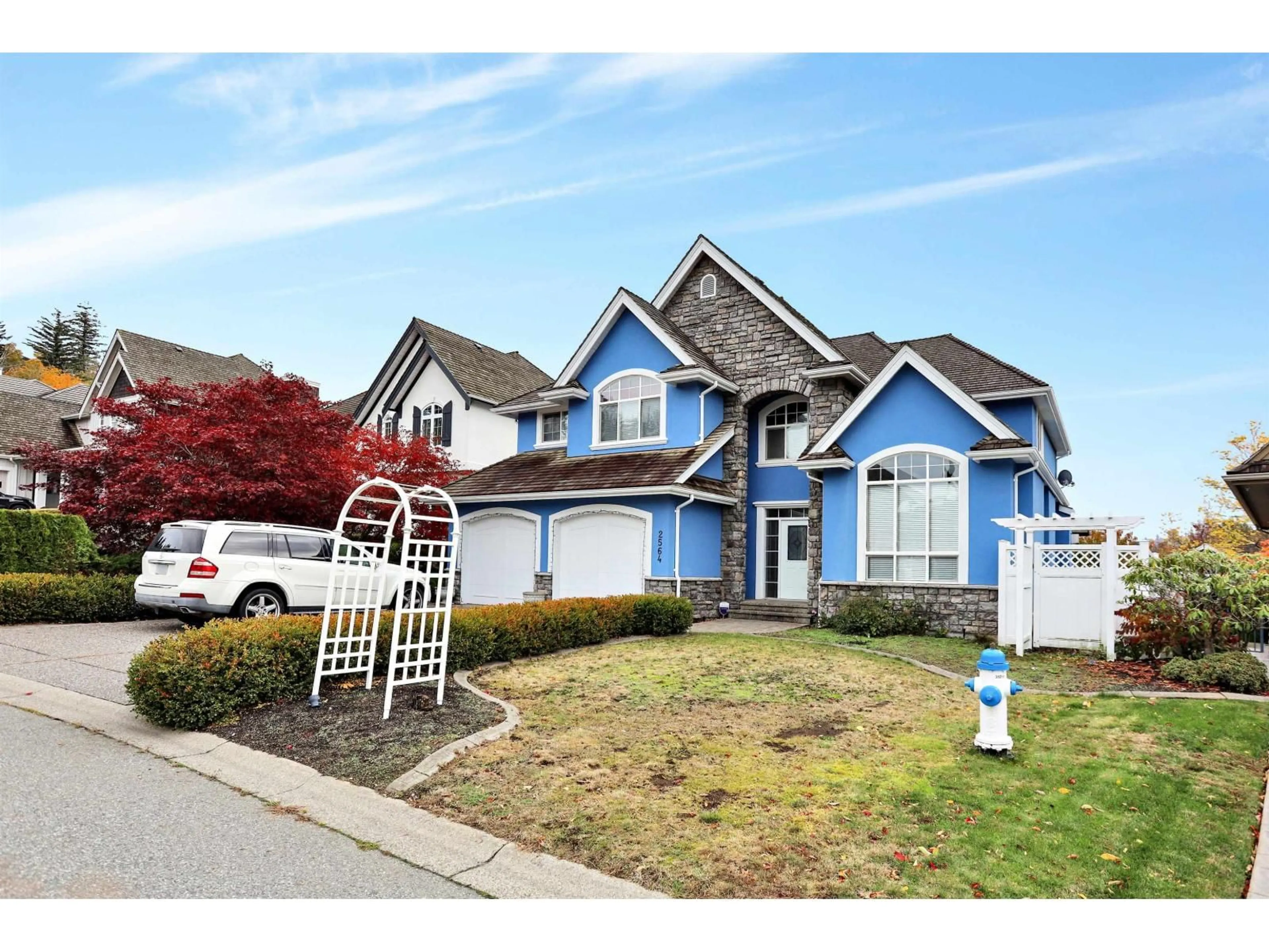 Home with vinyl exterior material, street for 2564 HICKORY, Abbotsford British Columbia V3G2Z9