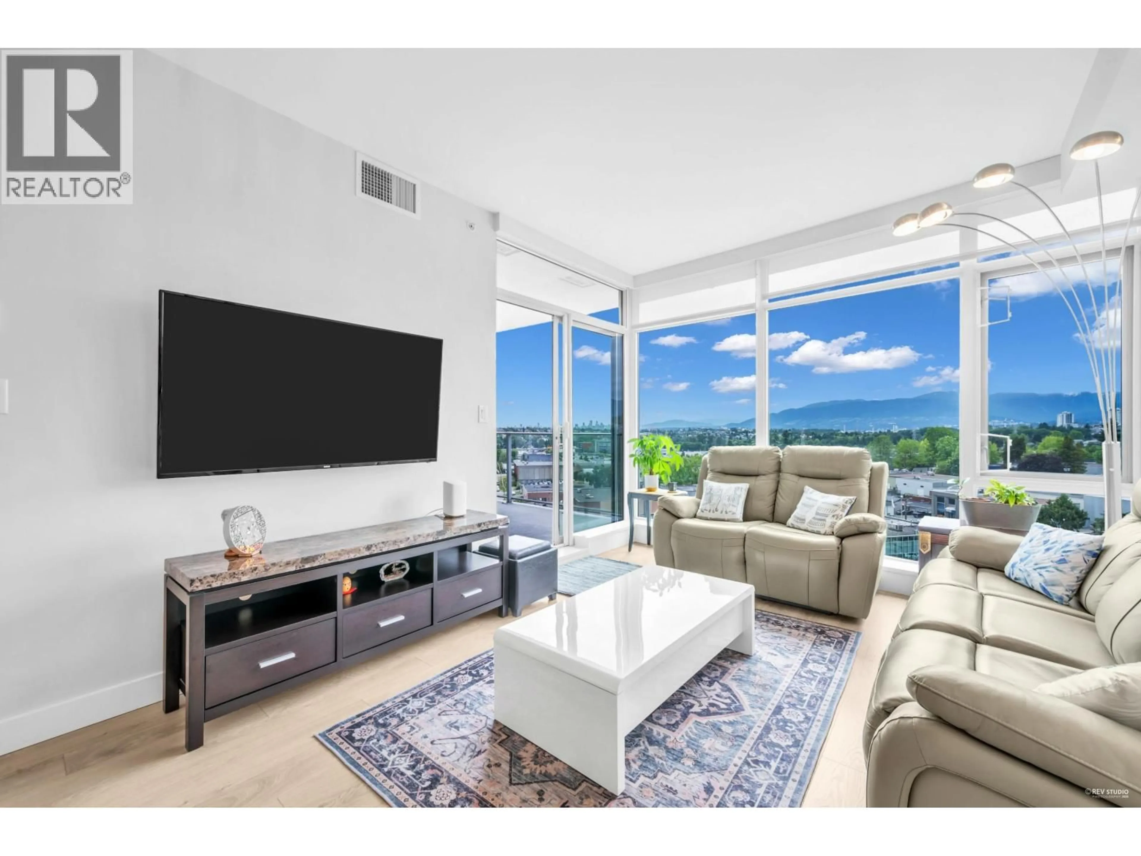 Living room with furniture, unknown for 1207 - 1788 GILMORE AVENUE, Burnaby British Columbia V5C0L5