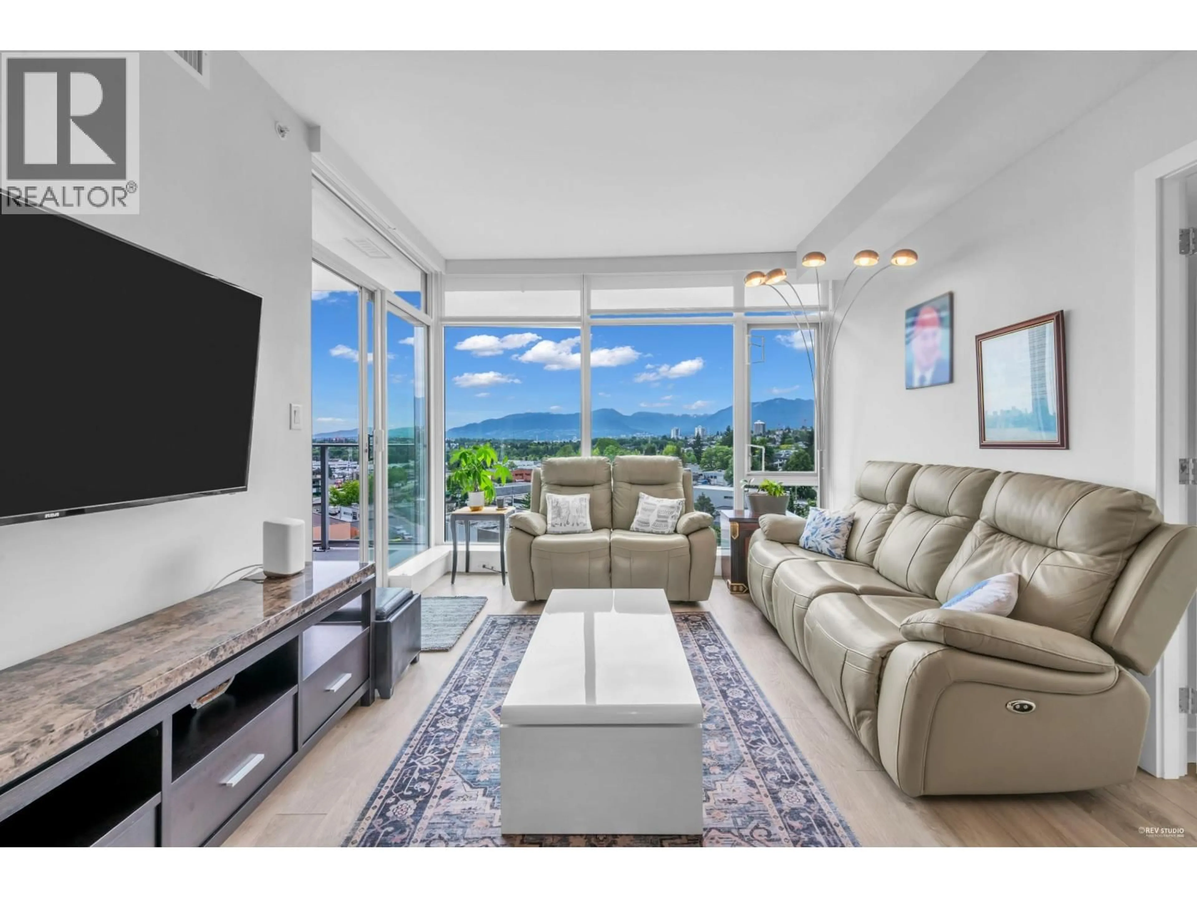 Living room with furniture, unknown for 1207 - 1788 GILMORE AVENUE, Burnaby British Columbia V5C0L5