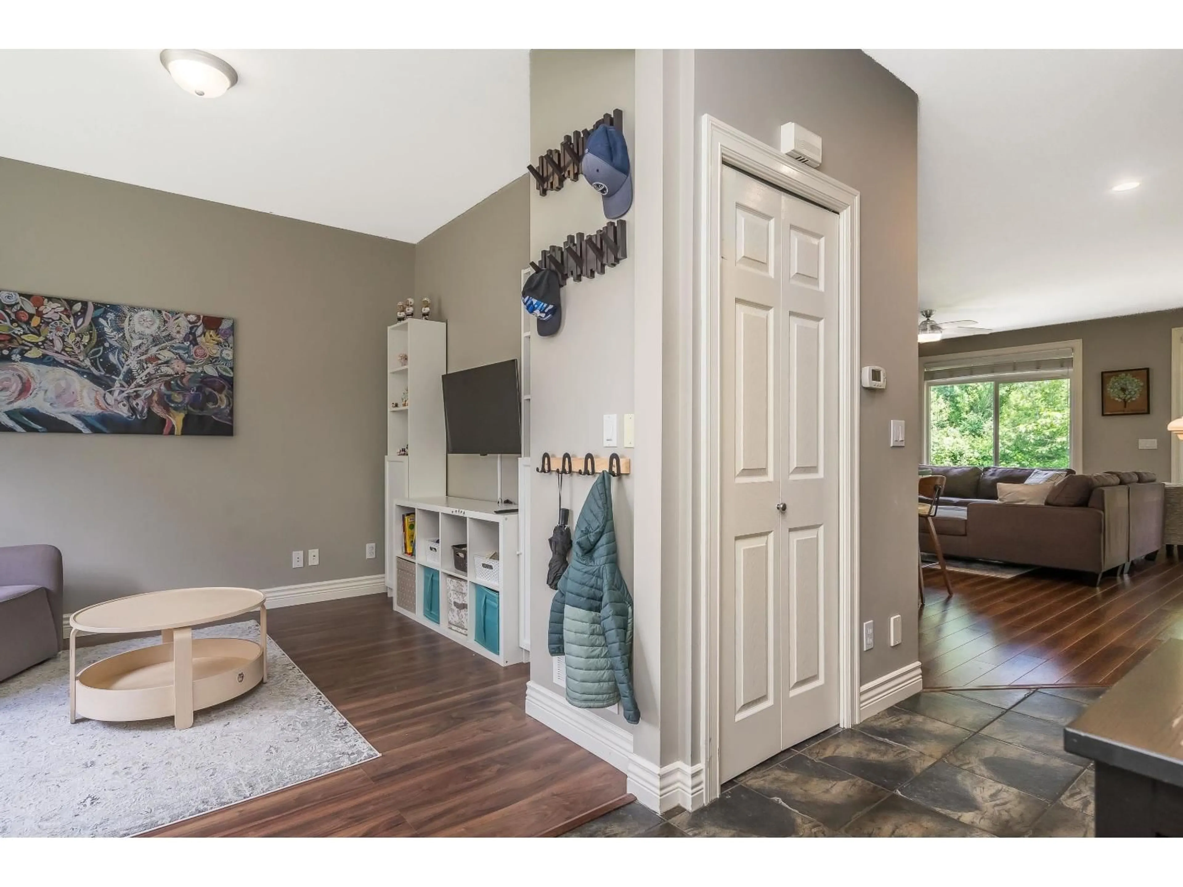 Indoor entryway for 6668 195, Surrey British Columbia V4N0C3