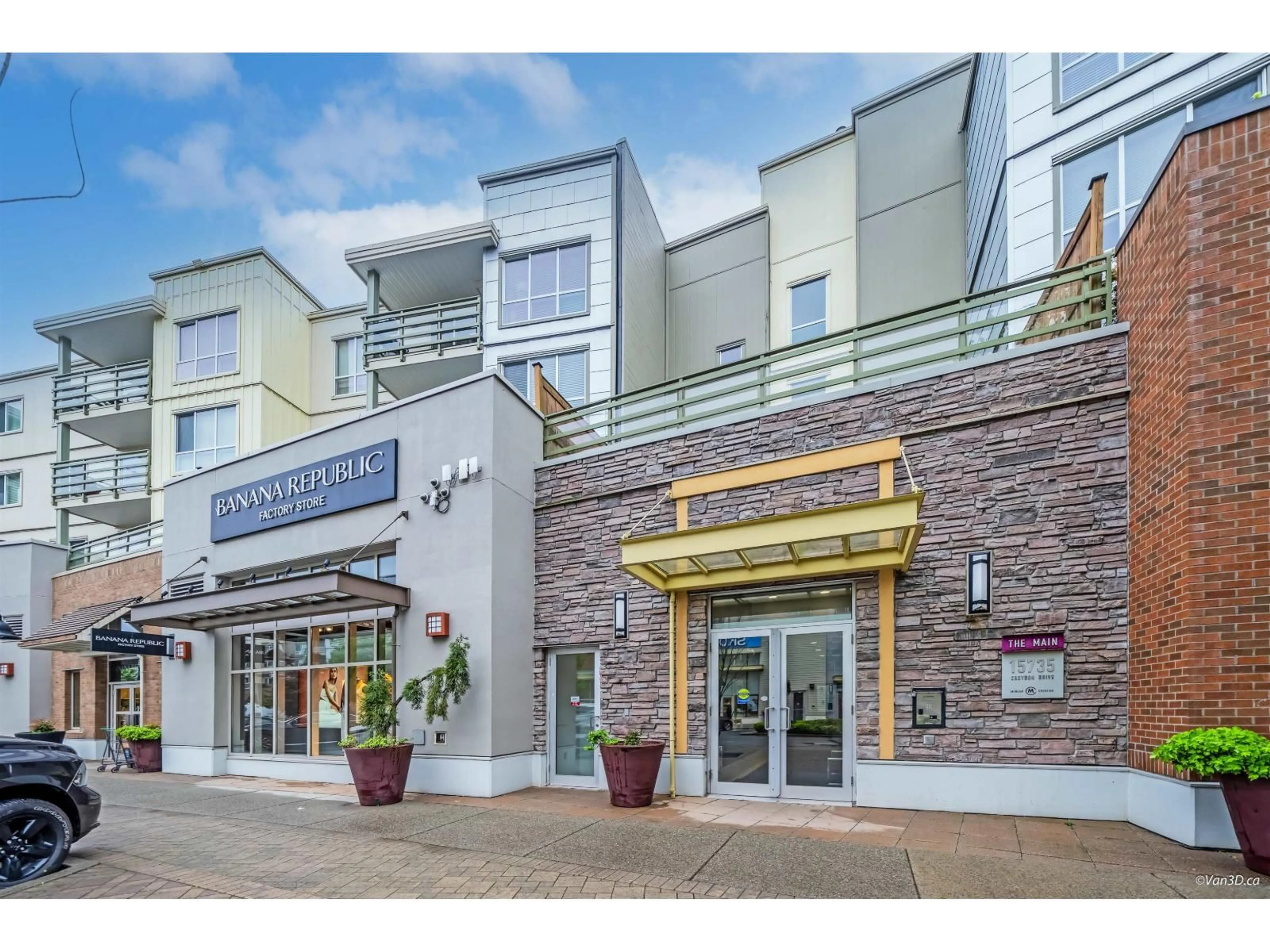 Indoor foyer for 313 - 15735 CROYDON, Surrey British Columbia V3Z2L5