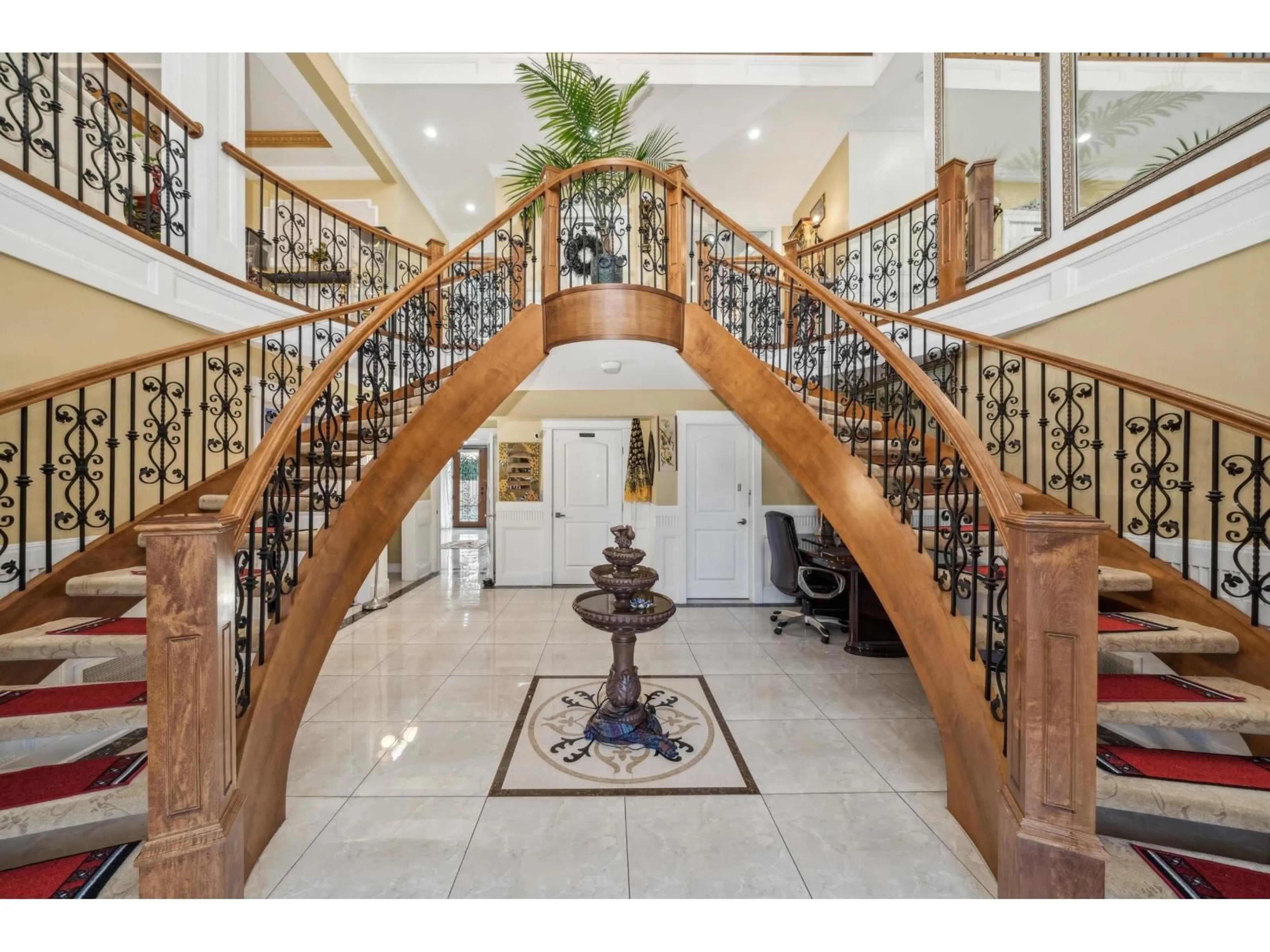 Indoor foyer for 12788 ROSS, Surrey British Columbia V3V6E1