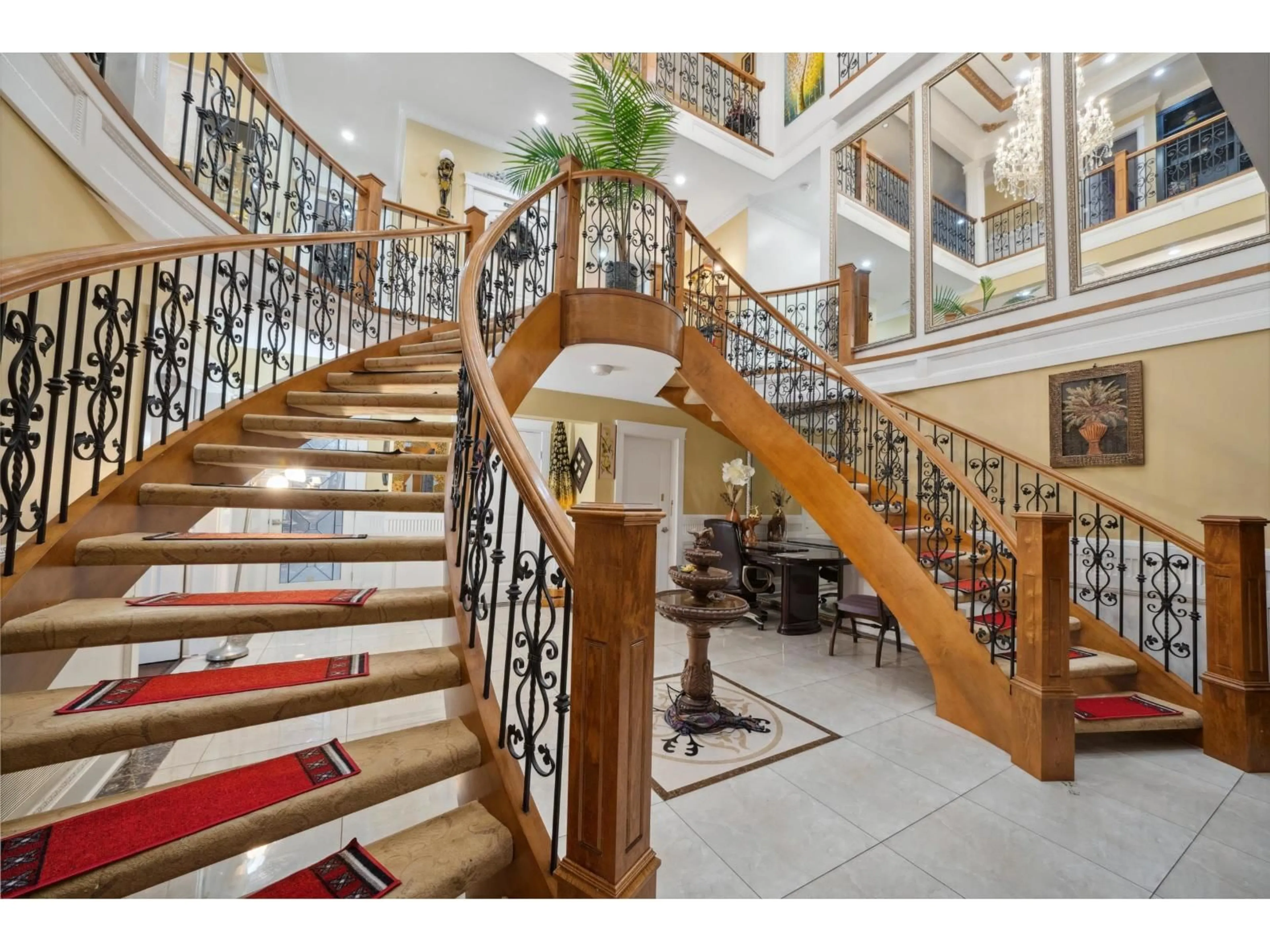 Indoor foyer for 12788 ROSS, Surrey British Columbia V3V6E1